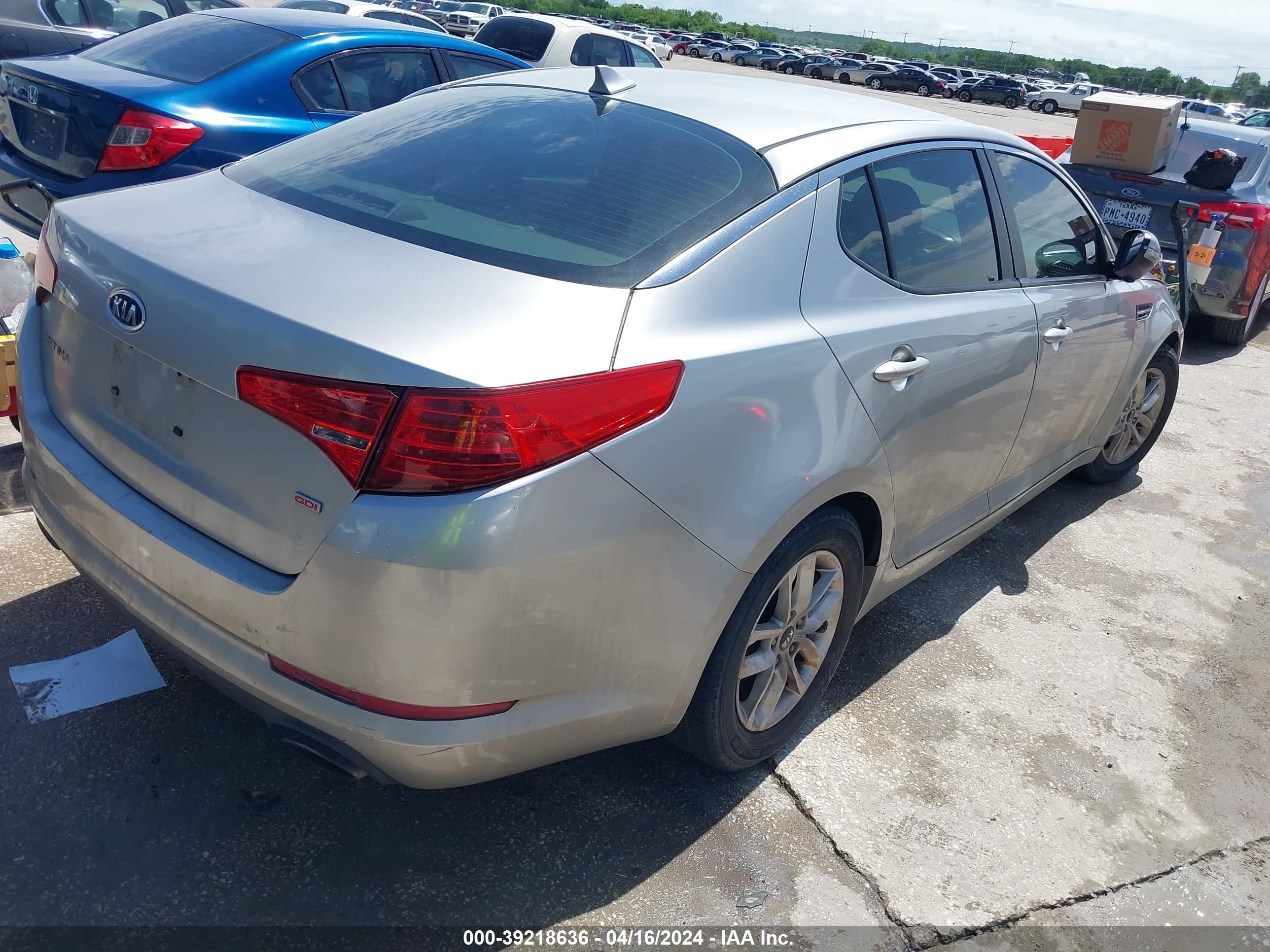 Photo 3 VIN: KNAGM4A77B5090031 - KIA OPTIMA 