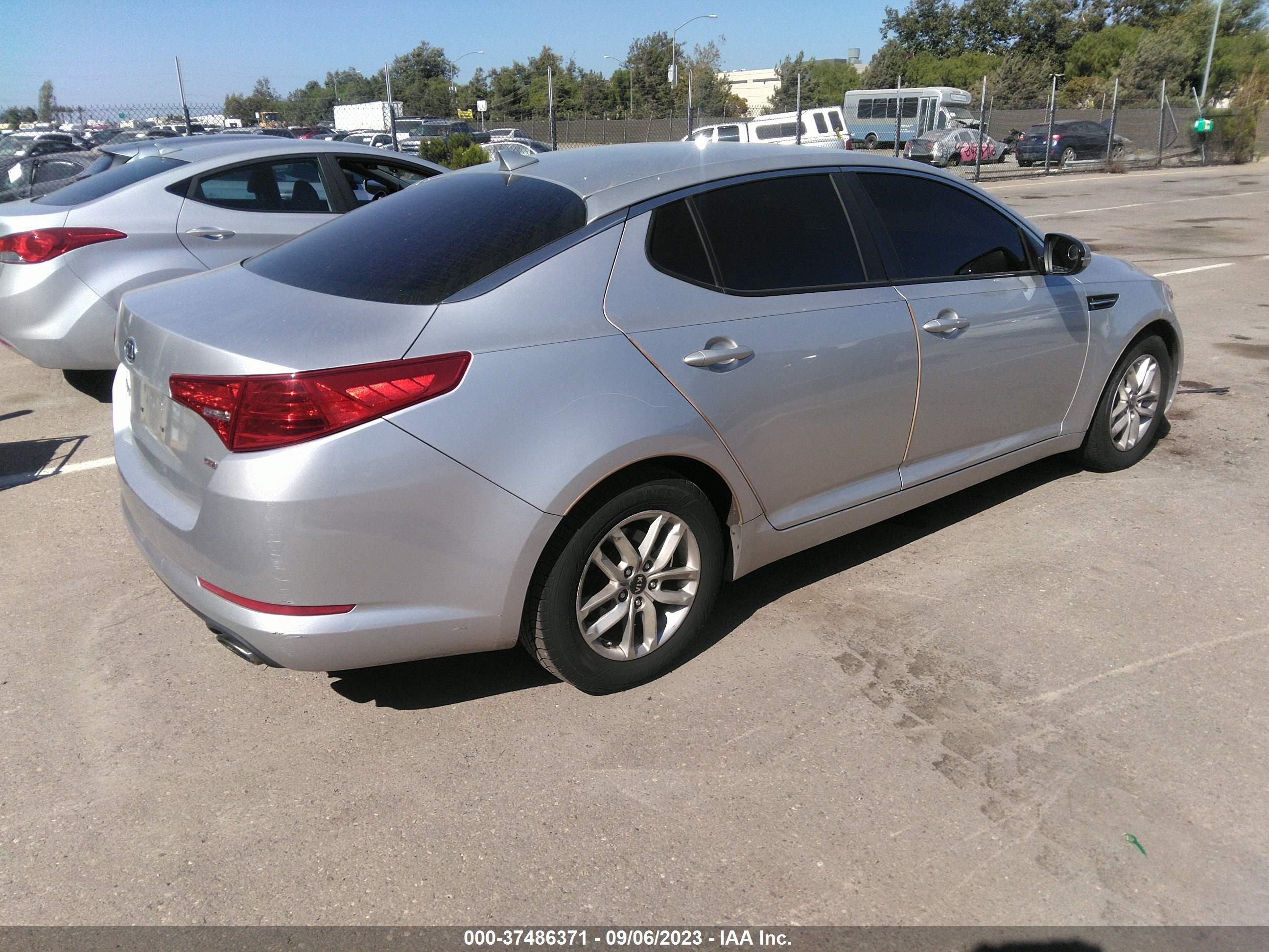 Photo 3 VIN: KNAGM4A77B5096766 - KIA OPTIMA 