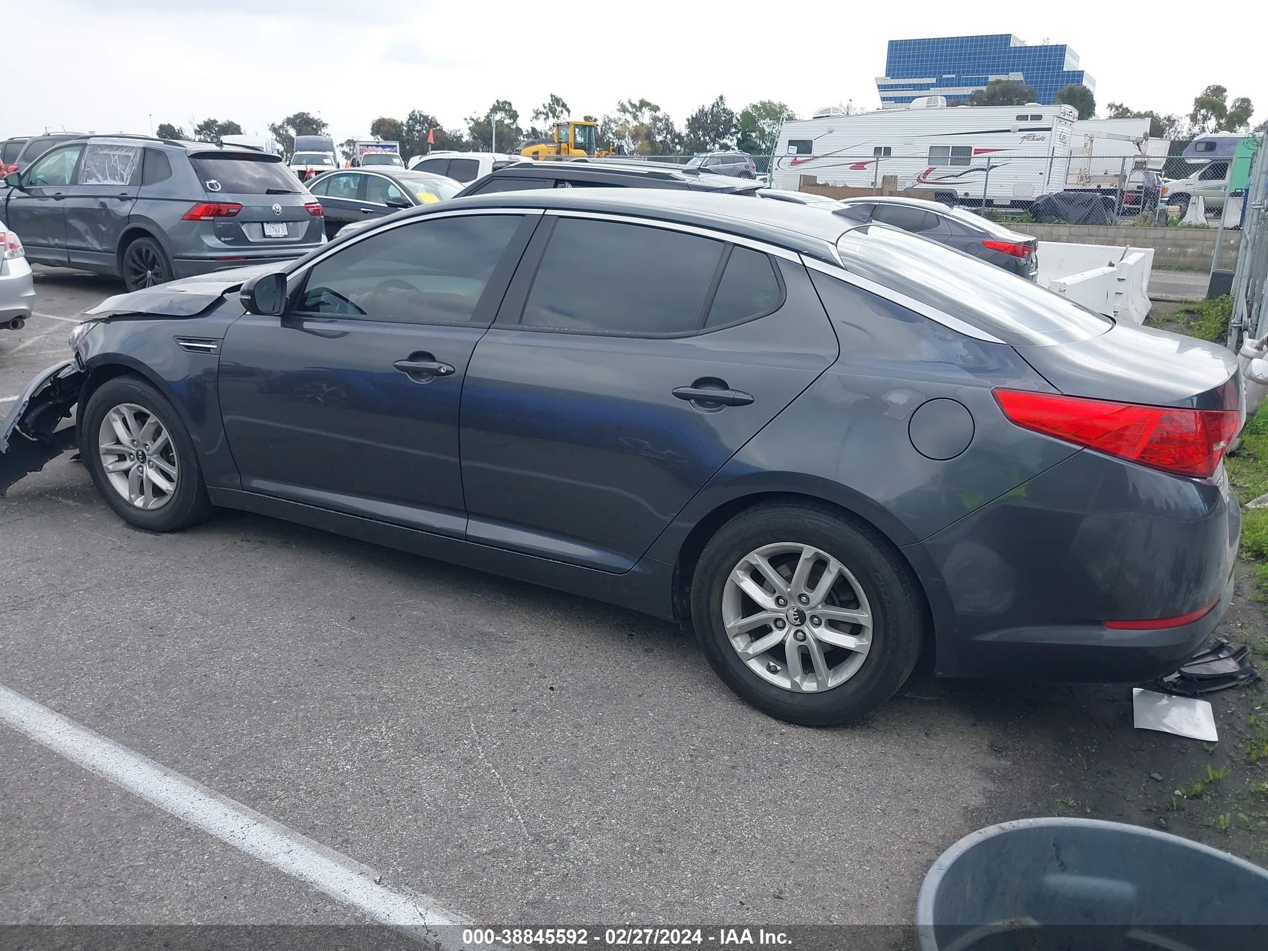 Photo 2 VIN: KNAGM4A78B5117804 - KIA OPTIMA 