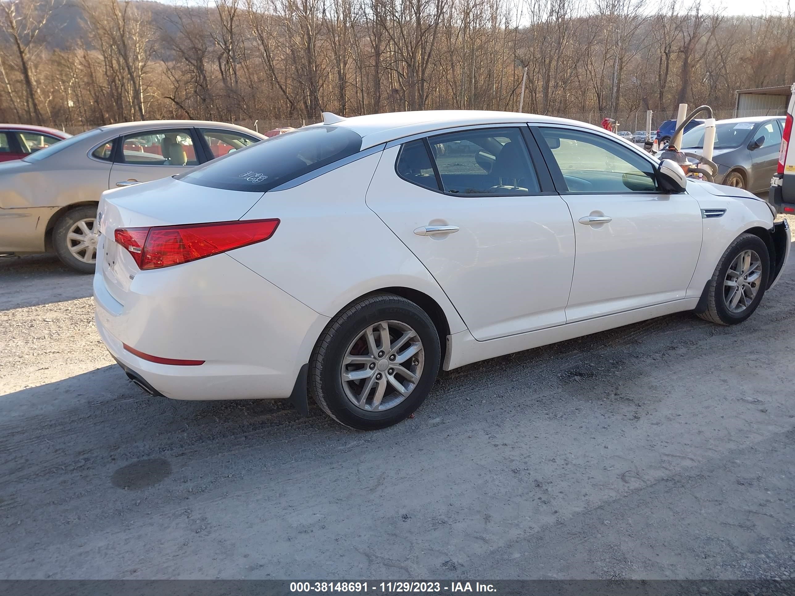 Photo 3 VIN: KNAGM4A78C5284133 - KIA OPTIMA 