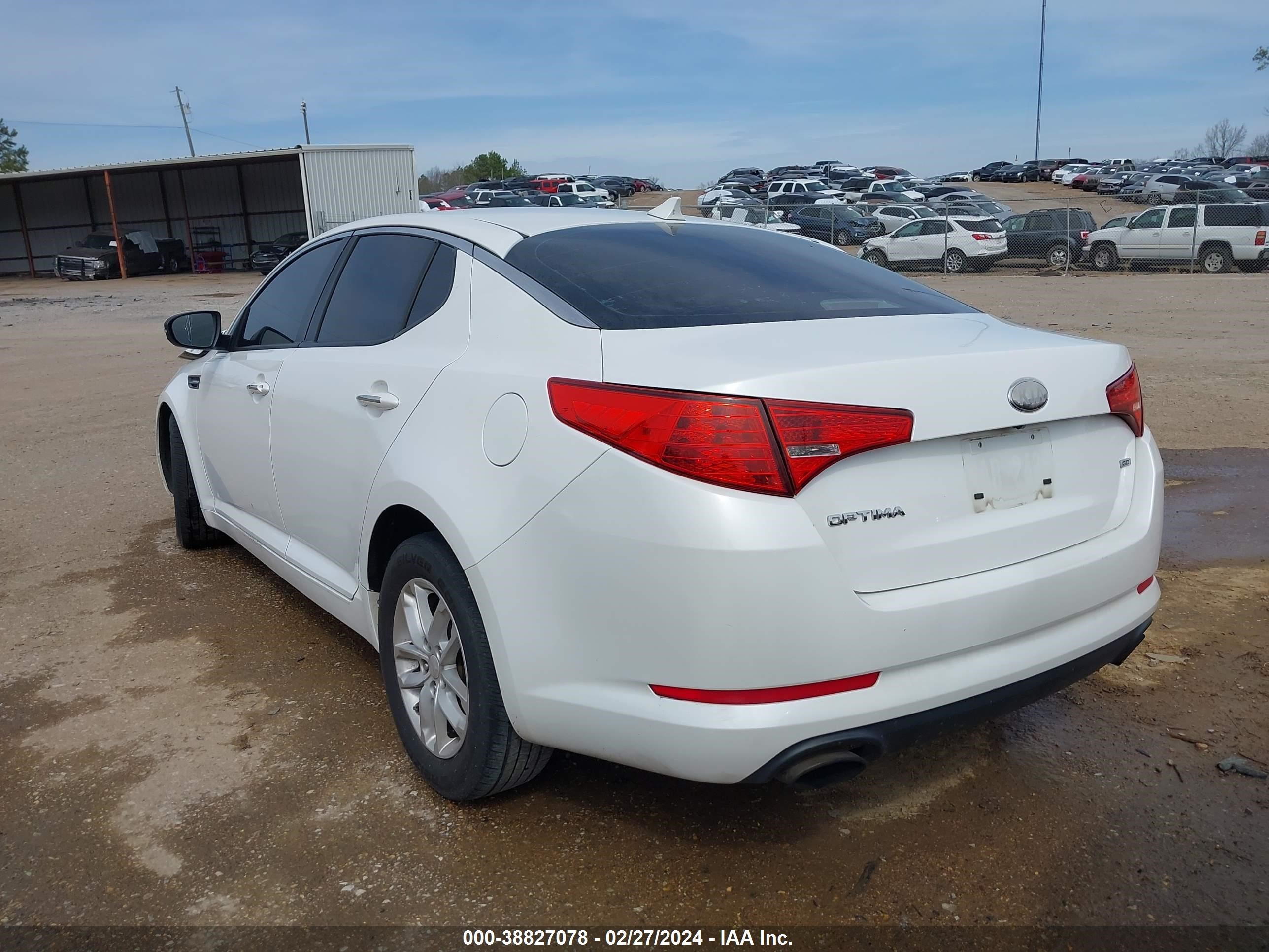 Photo 2 VIN: KNAGM4A78D5386498 - KIA OPTIMA 