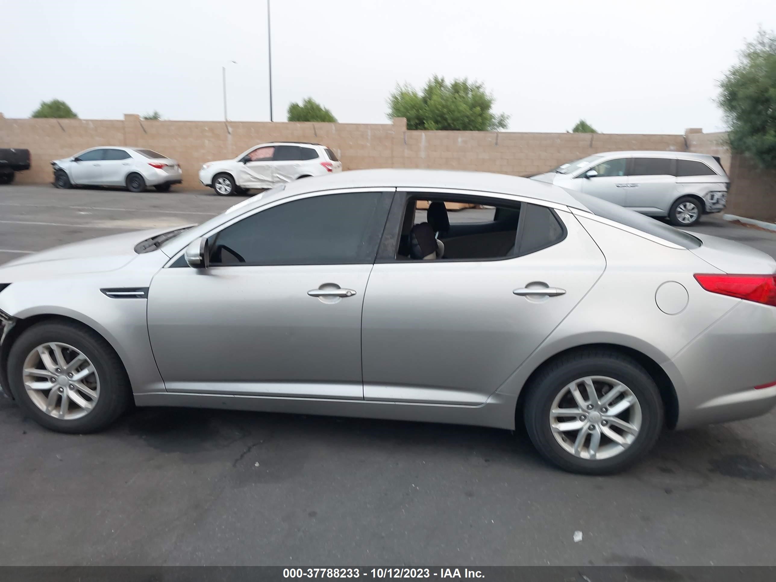 Photo 13 VIN: KNAGM4A78D5403140 - KIA OPTIMA 