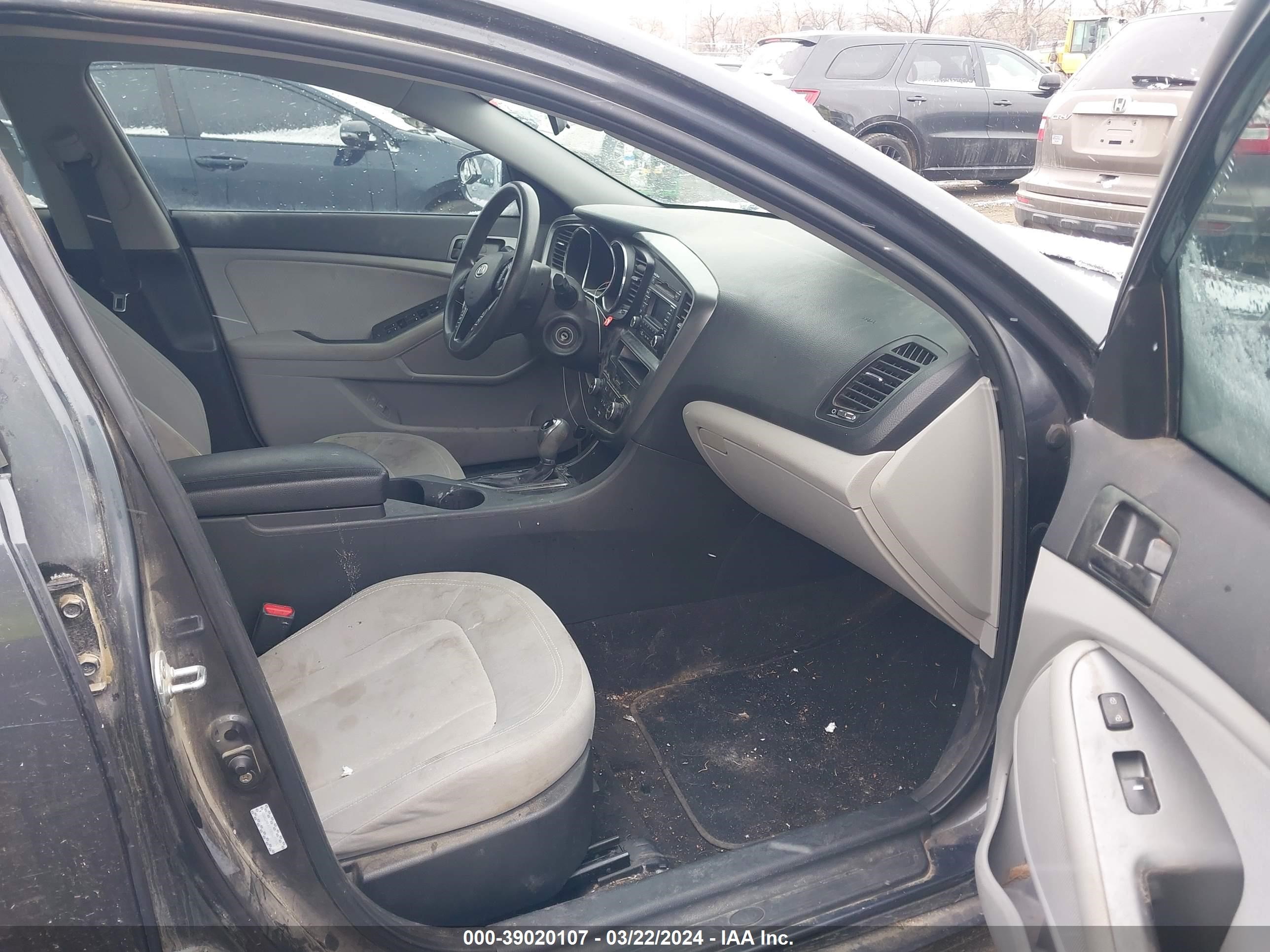 Photo 4 VIN: KNAGM4A7XB5077953 - KIA OPTIMA 