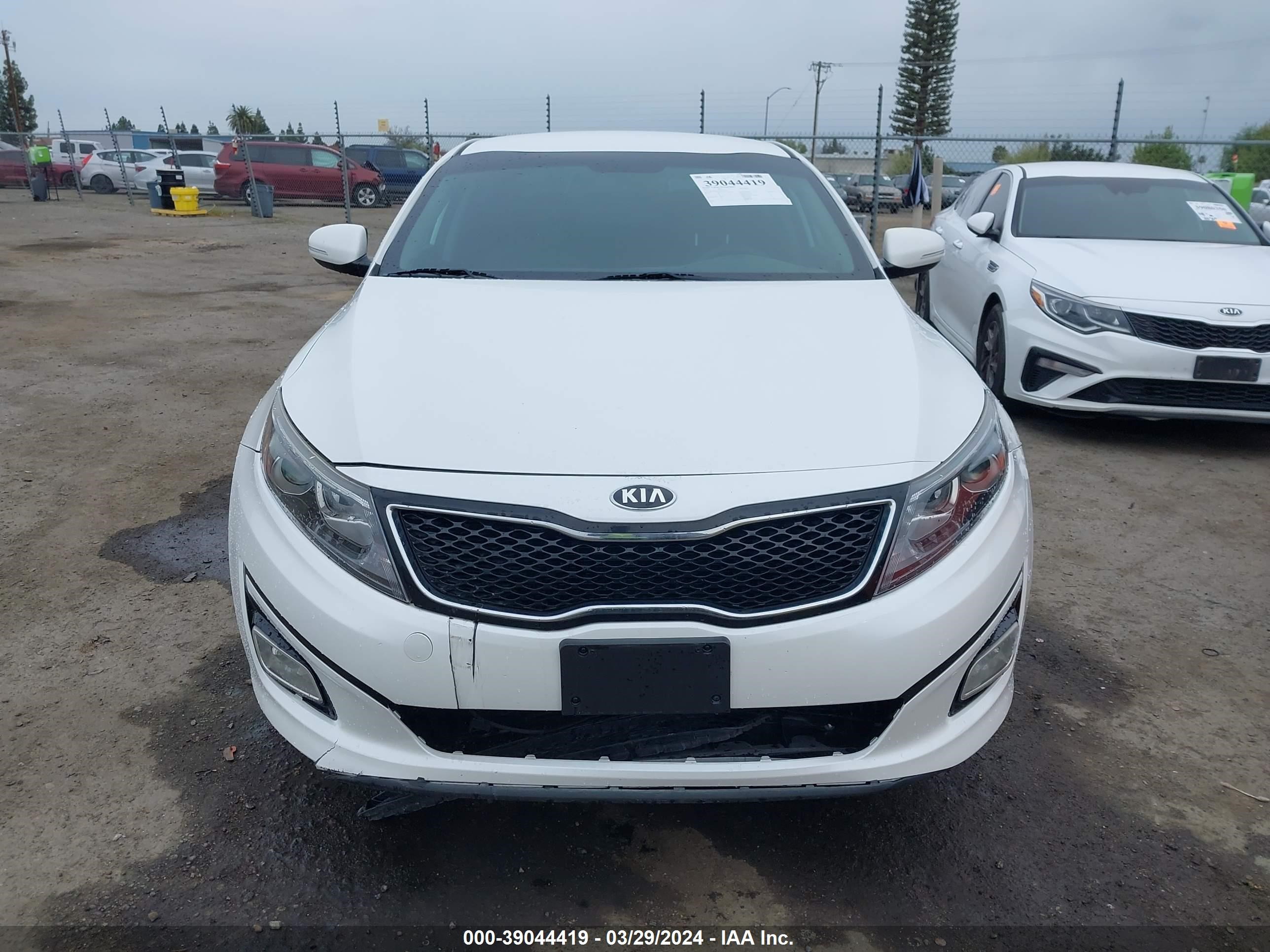 Photo 12 VIN: KNAGM4A7XF5665051 - KIA OPTIMA LX 