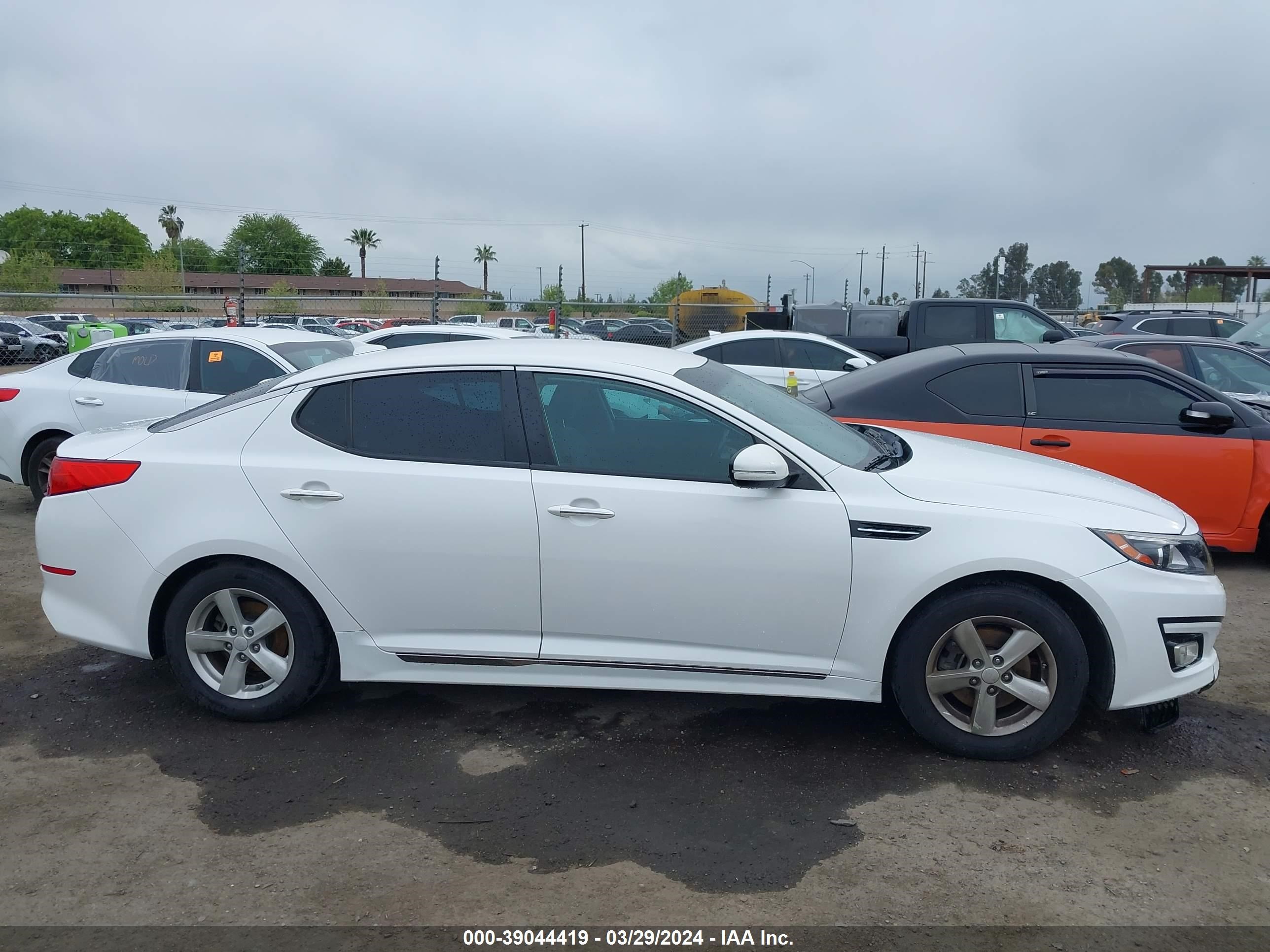 Photo 13 VIN: KNAGM4A7XF5665051 - KIA OPTIMA LX 