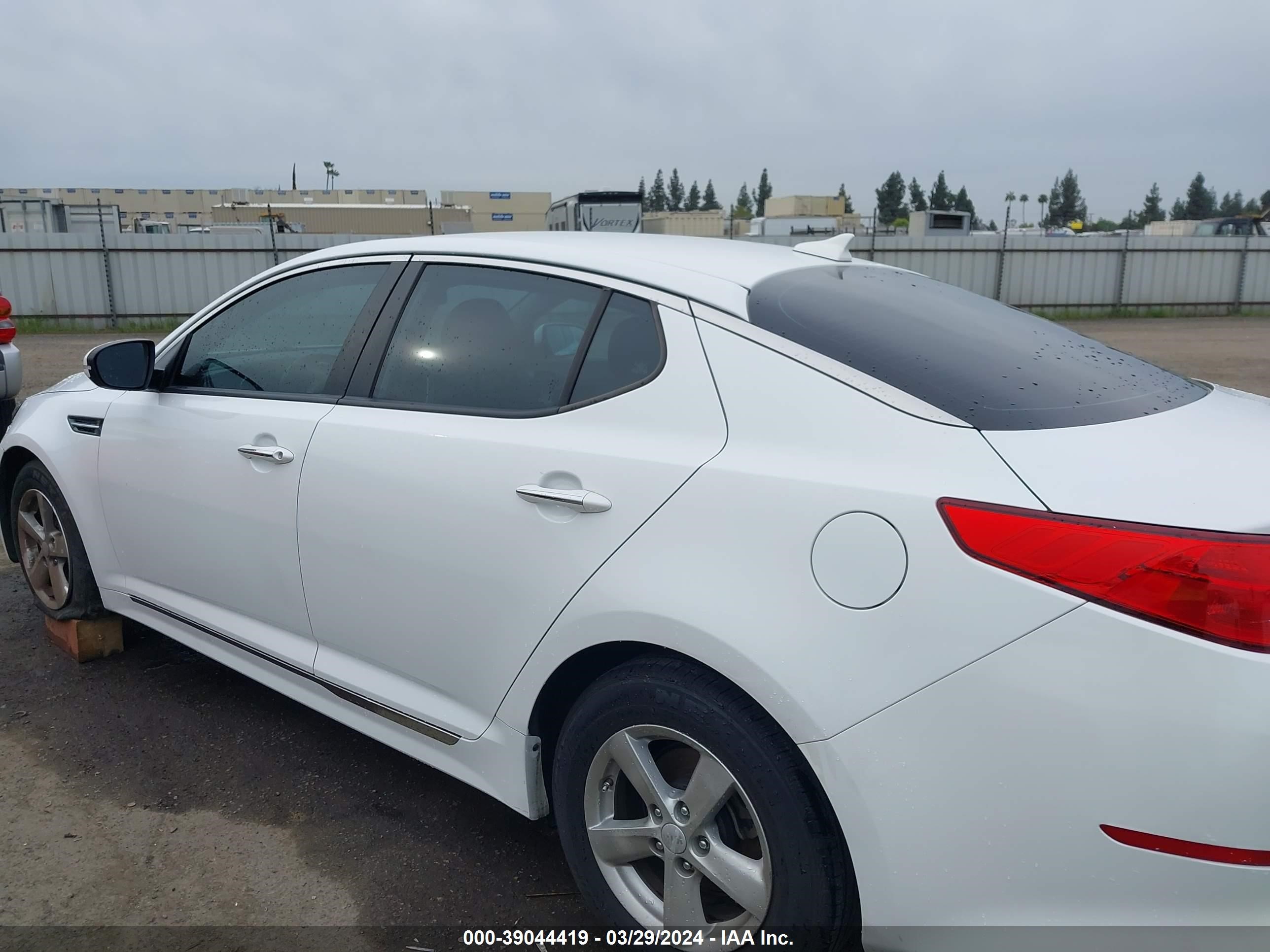 Photo 14 VIN: KNAGM4A7XF5665051 - KIA OPTIMA LX 