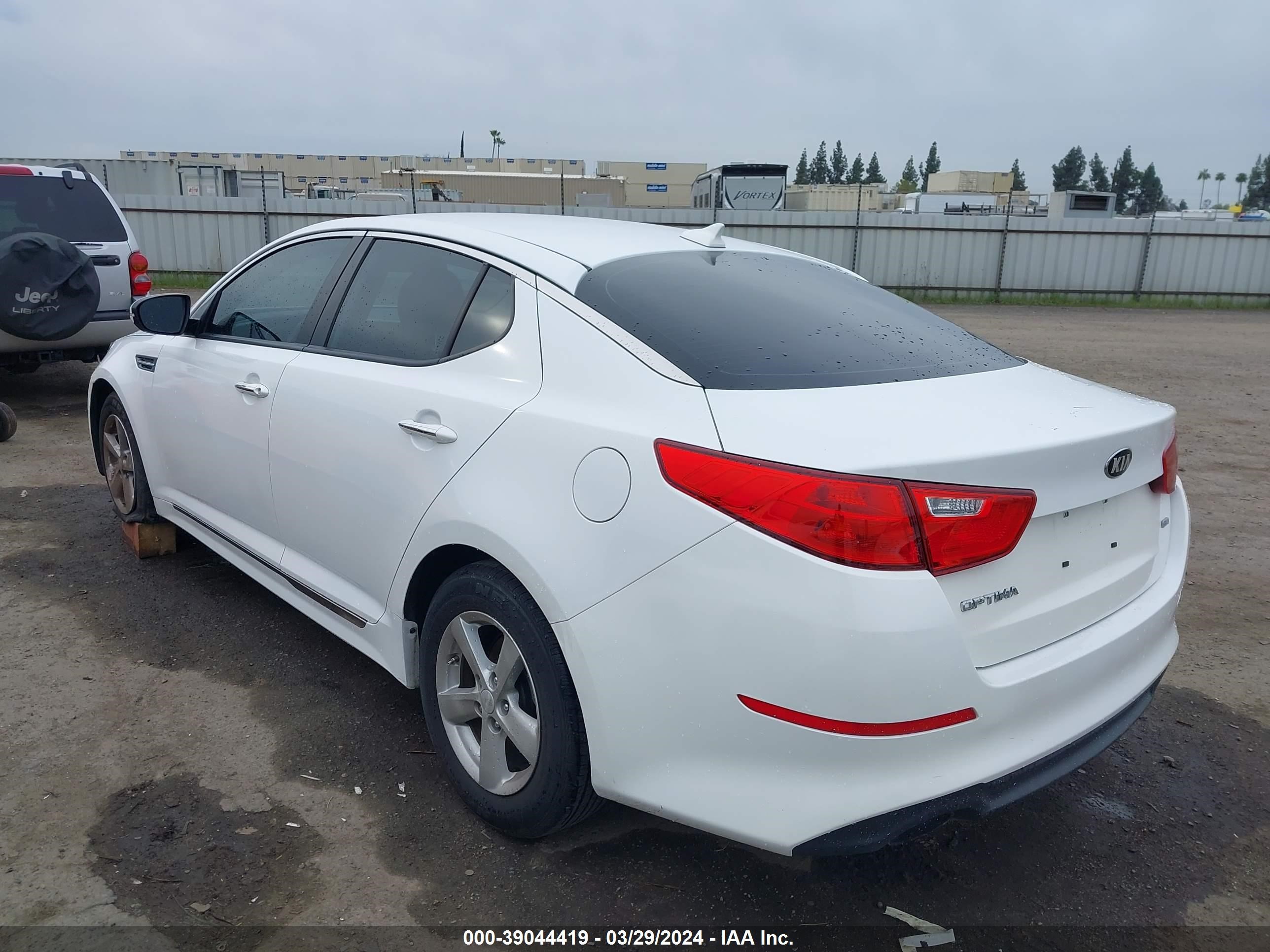 Photo 2 VIN: KNAGM4A7XF5665051 - KIA OPTIMA LX 