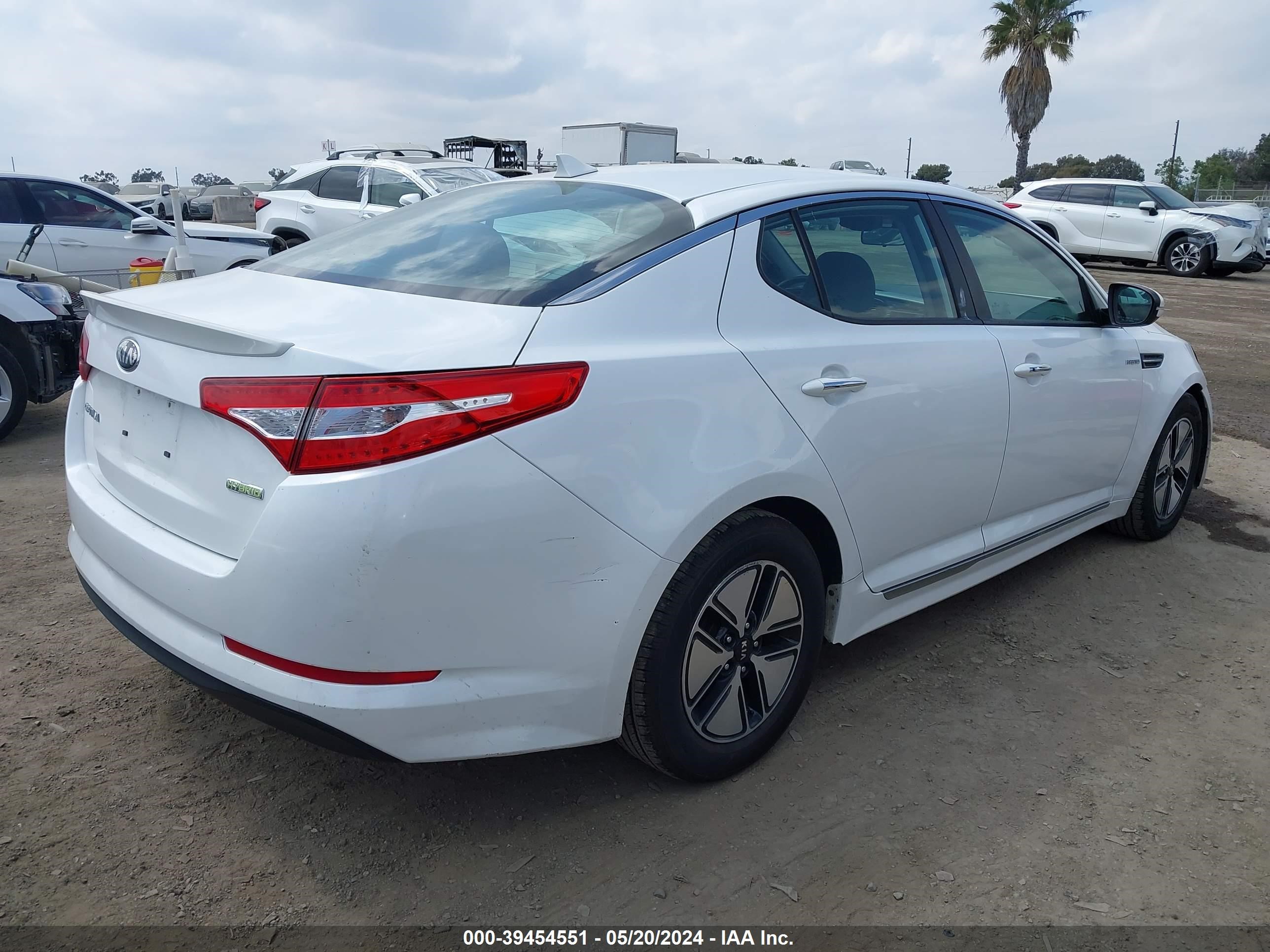 Photo 3 VIN: KNAGM4AD3D5052563 - KIA OPTIMA 