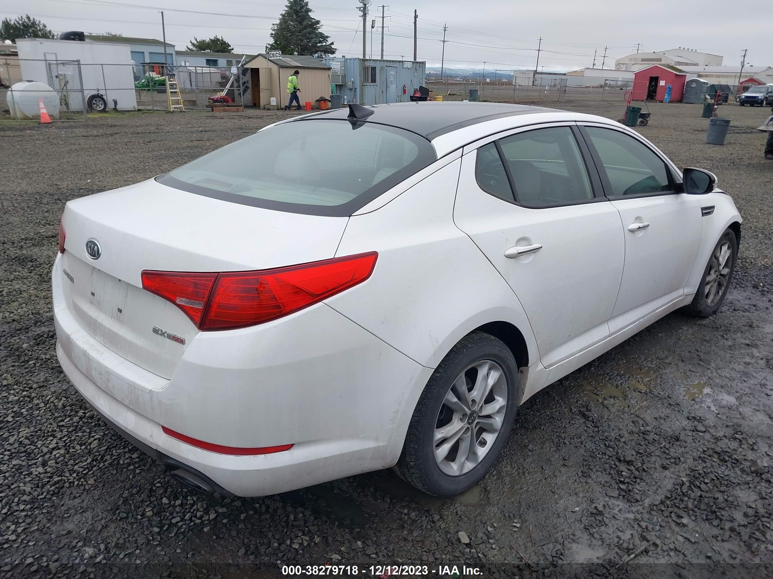 Photo 3 VIN: KNAGN4A62B5148633 - KIA OPTIMA 