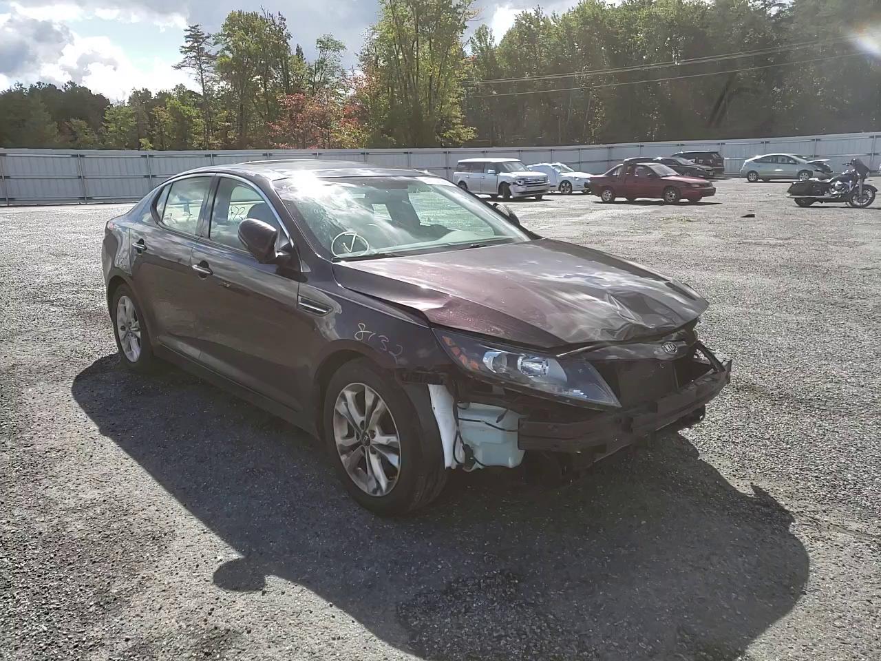 Photo 10 VIN: KNAGN4A73B5098317 - KIA OPTIMA EX 