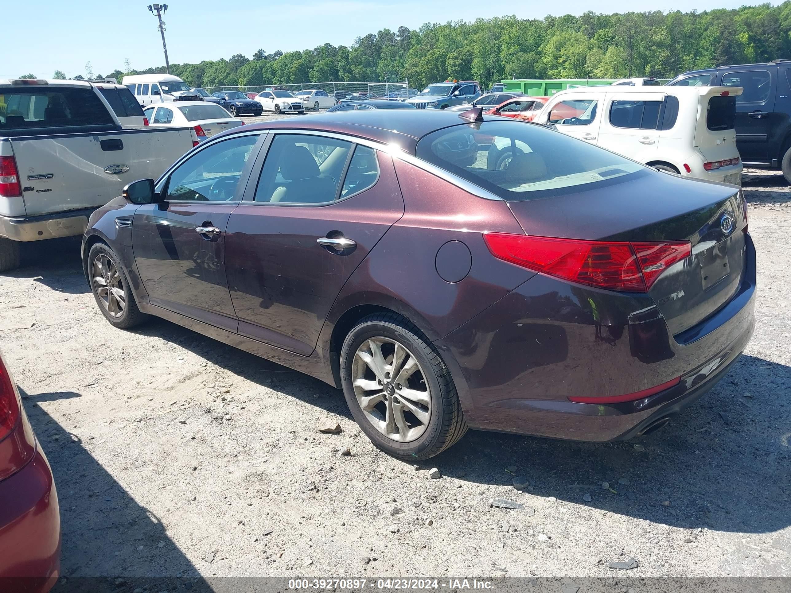 Photo 2 VIN: KNAGN4A74B5070347 - KIA OPTIMA 