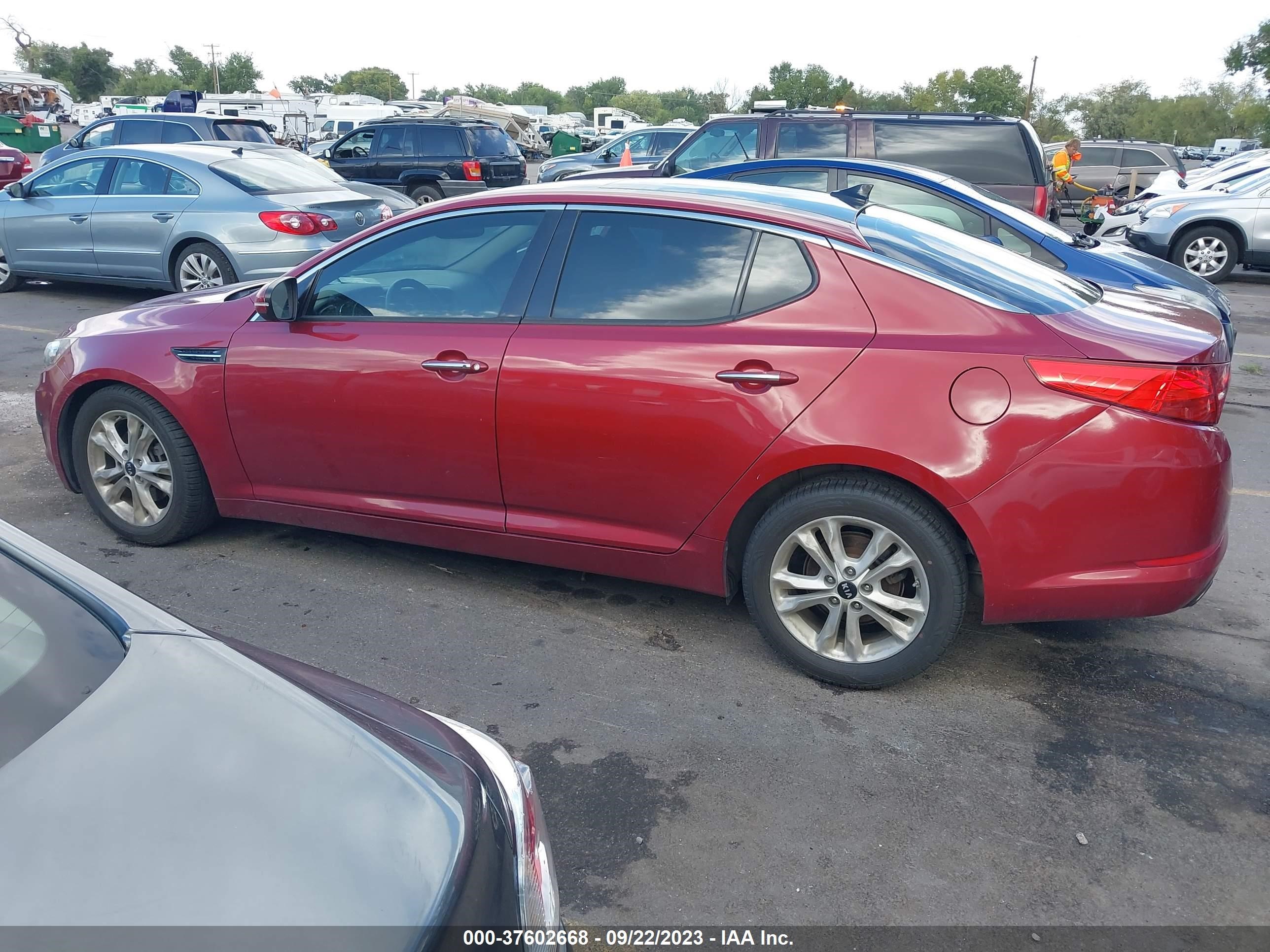 Photo 13 VIN: KNAGN4A78B5100322 - KIA OPTIMA 