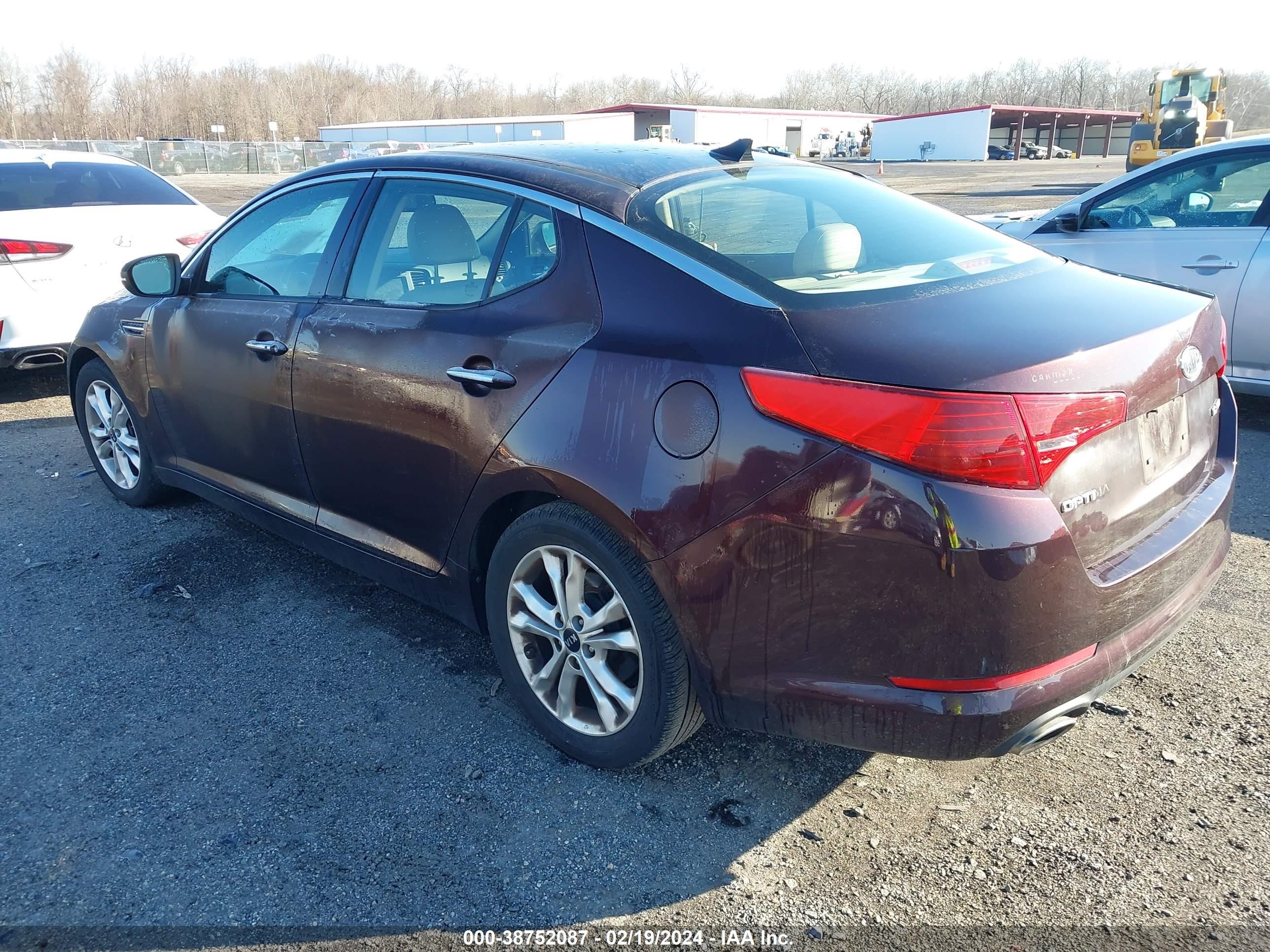 Photo 2 VIN: KNAGN4A79B5061109 - KIA OPTIMA 