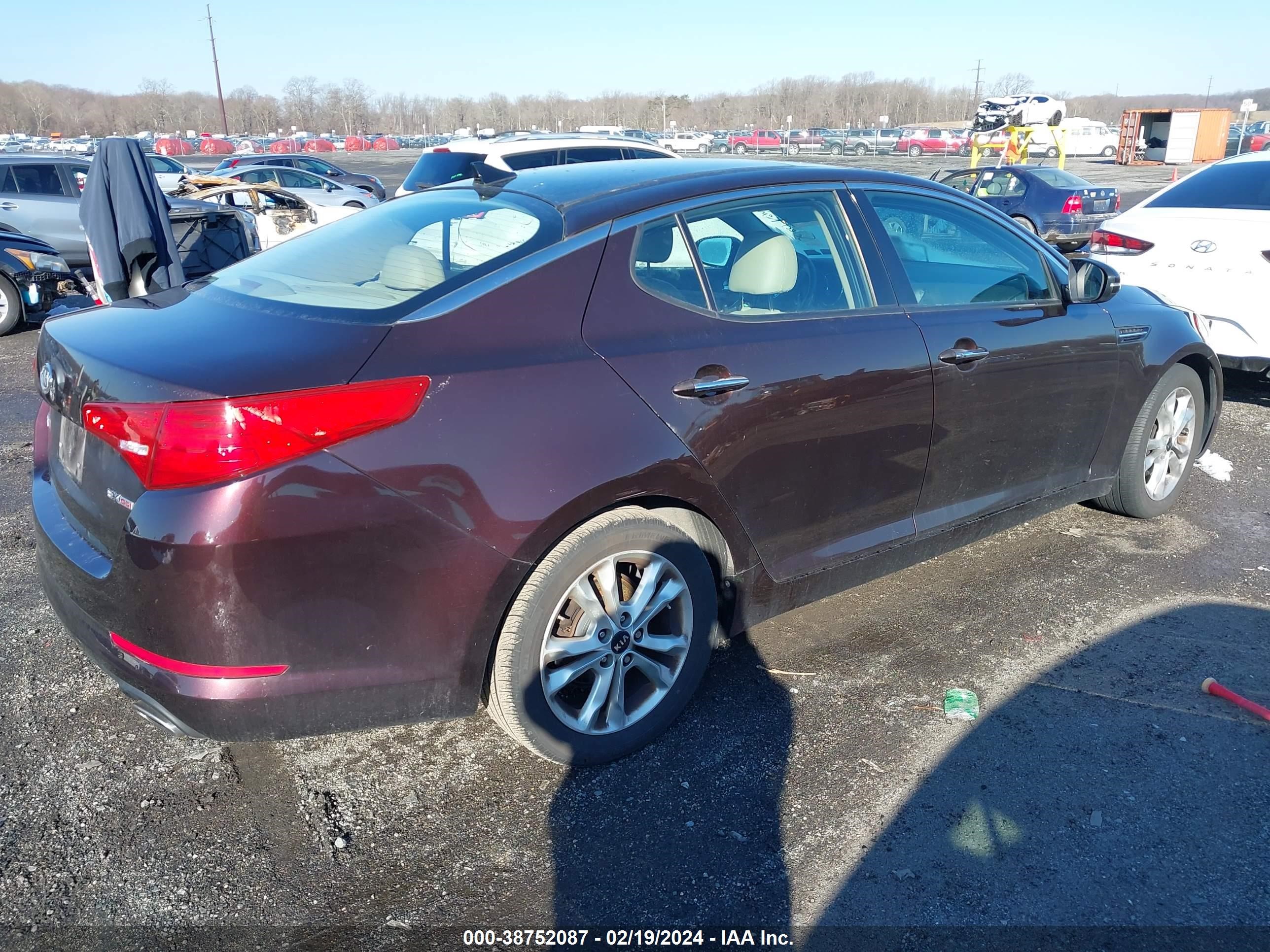 Photo 3 VIN: KNAGN4A79B5061109 - KIA OPTIMA 