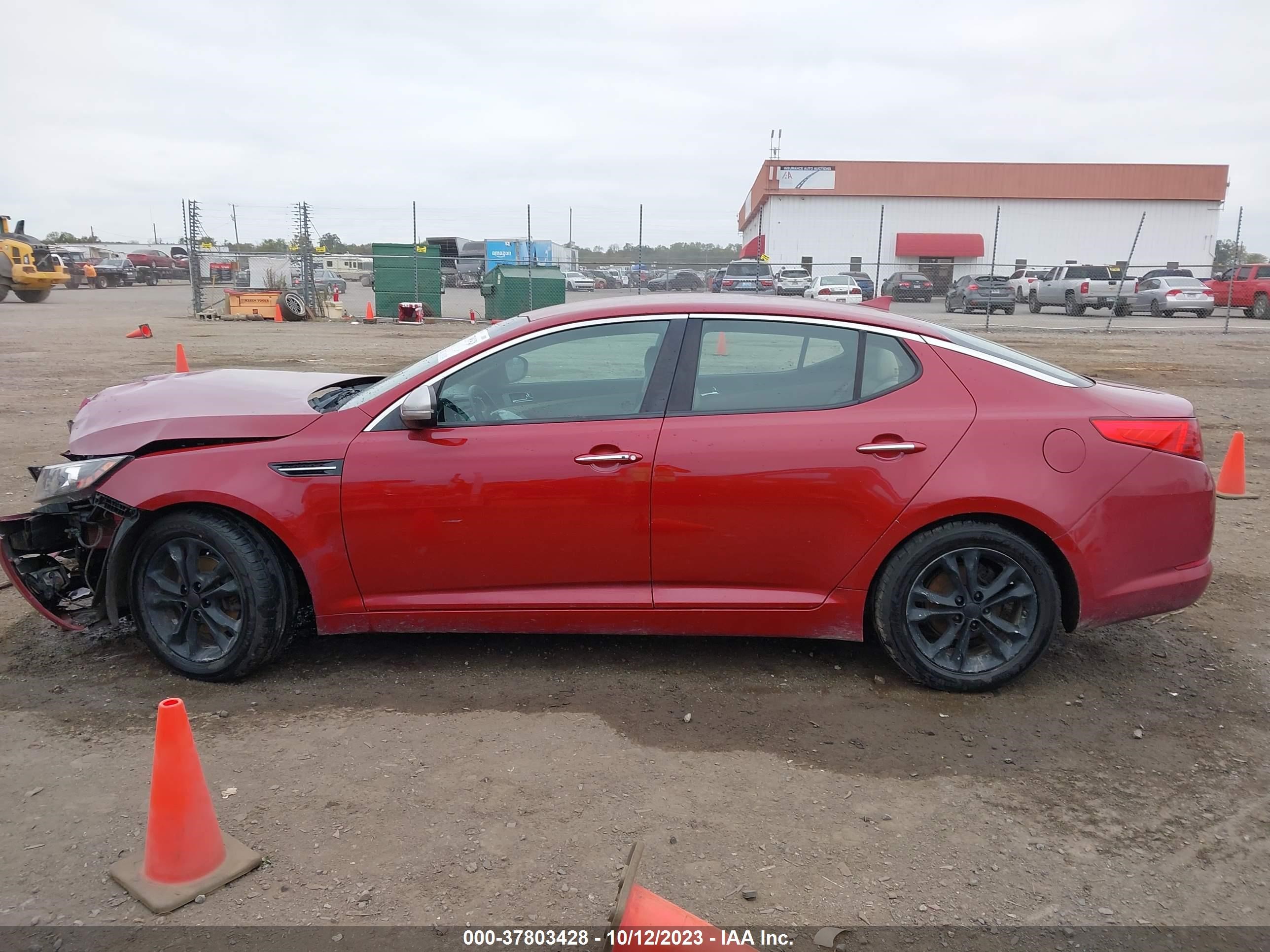 Photo 13 VIN: KNAGN4A79B5076001 - KIA OPTIMA 