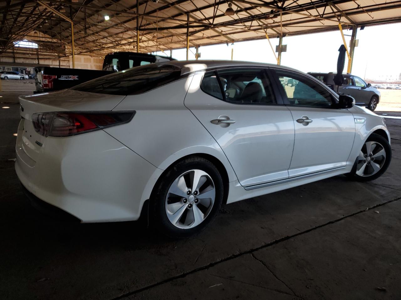 Photo 2 VIN: KNAGN4AD2G5098418 - KIA OPTIMA 