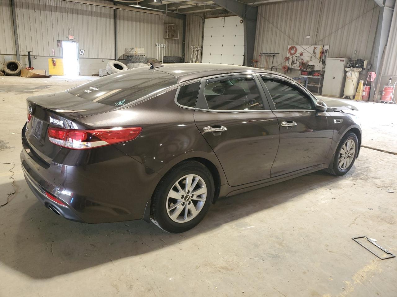 Photo 2 VIN: KNAGT4L37J5233877 - KIA OPTIMA 