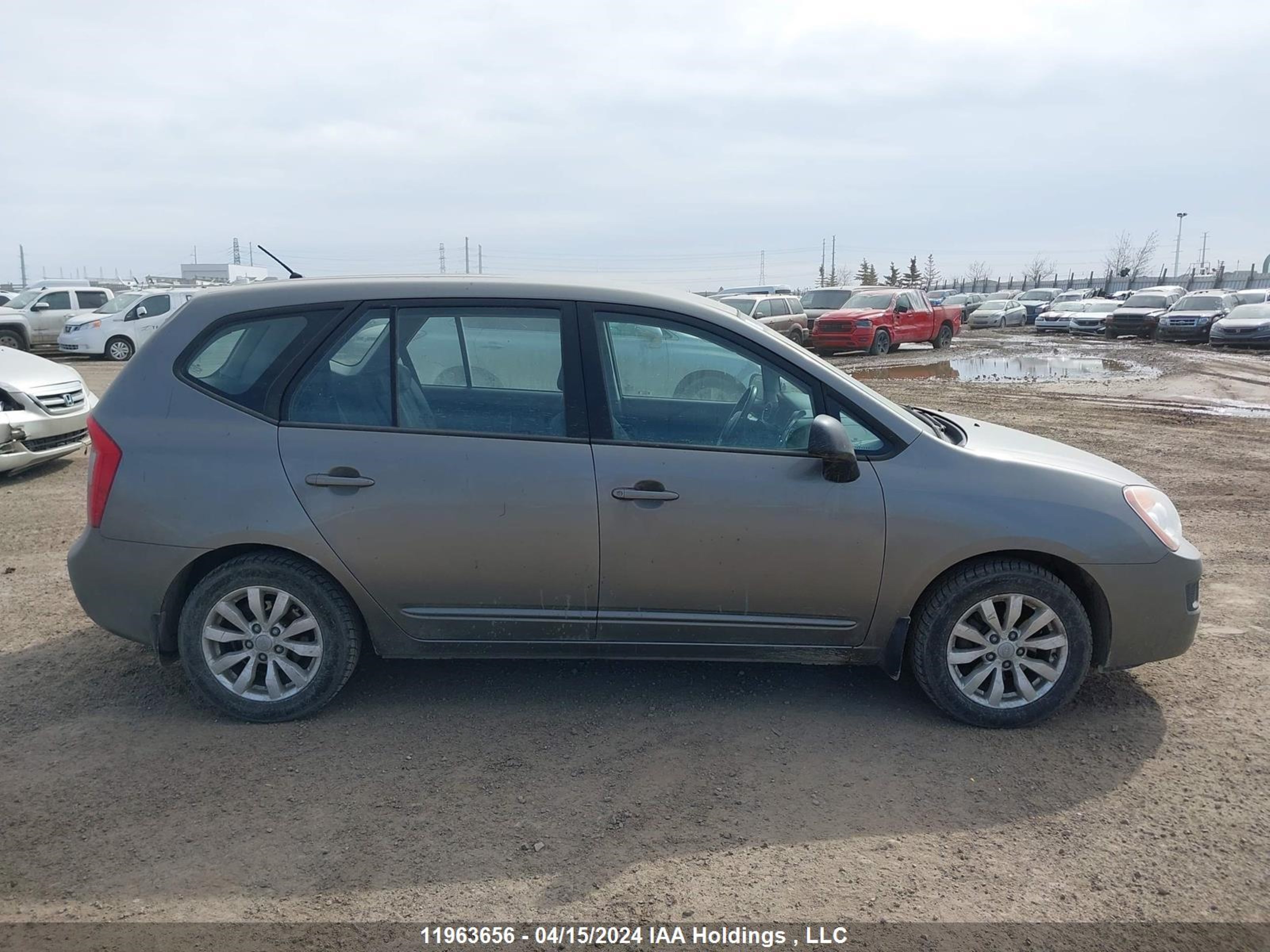 Photo 12 VIN: KNAHG8A87C7411566 - KIA RONDO 