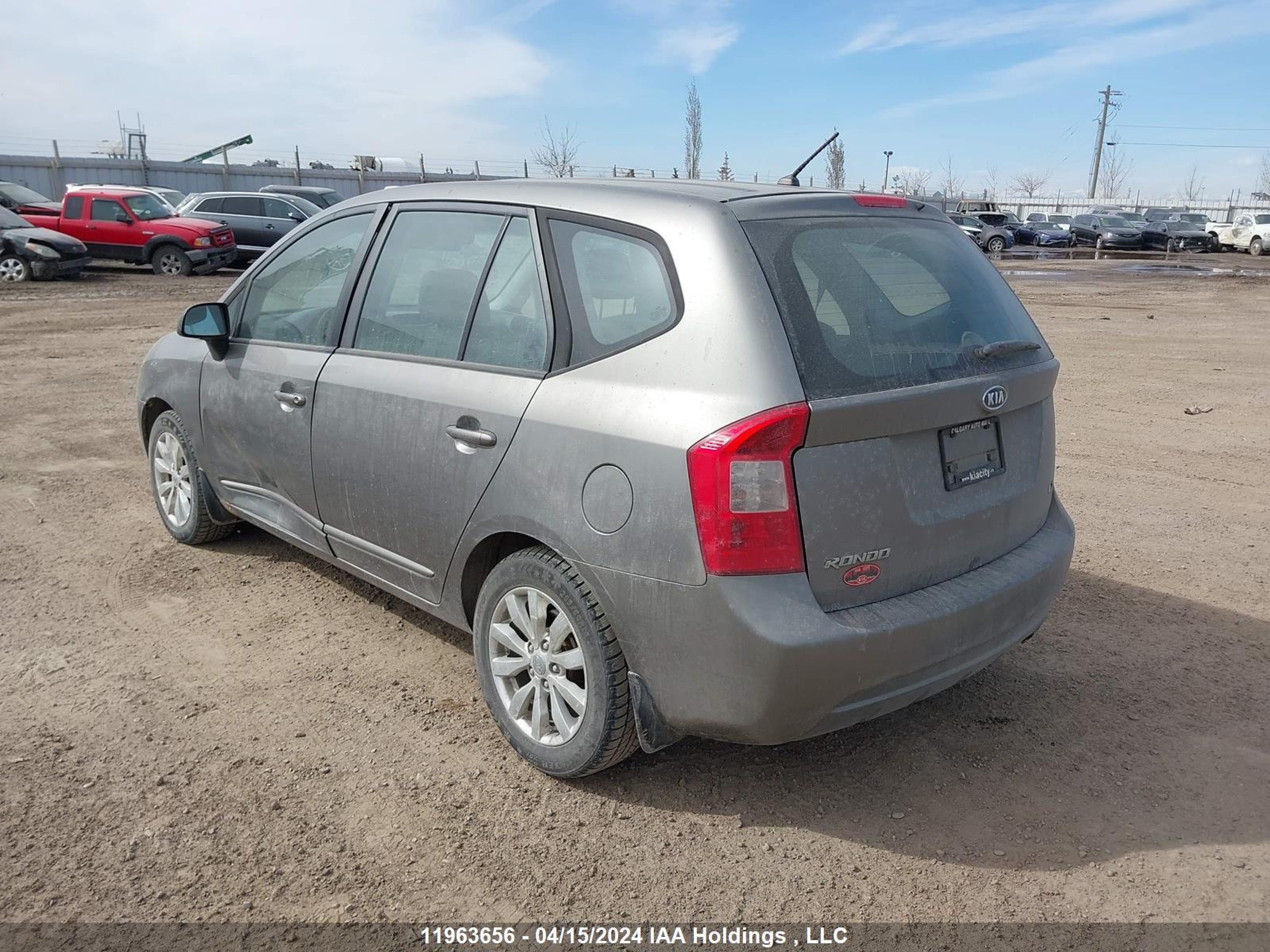 Photo 2 VIN: KNAHG8A87C7411566 - KIA RONDO 