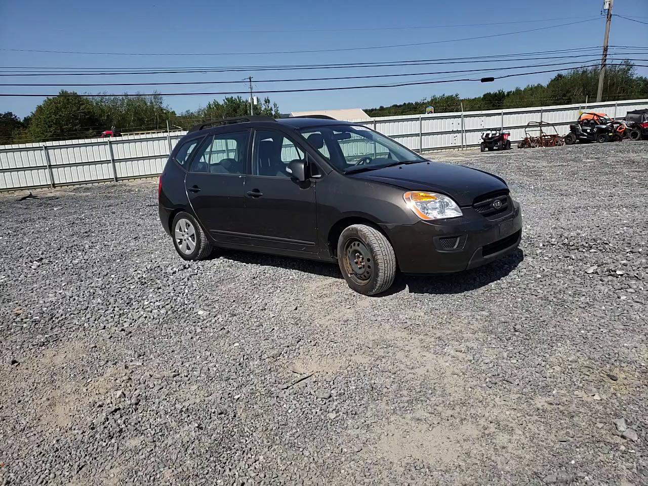 Photo 10 VIN: KNAHG8C80A7300481 - KIA RONDO LX 