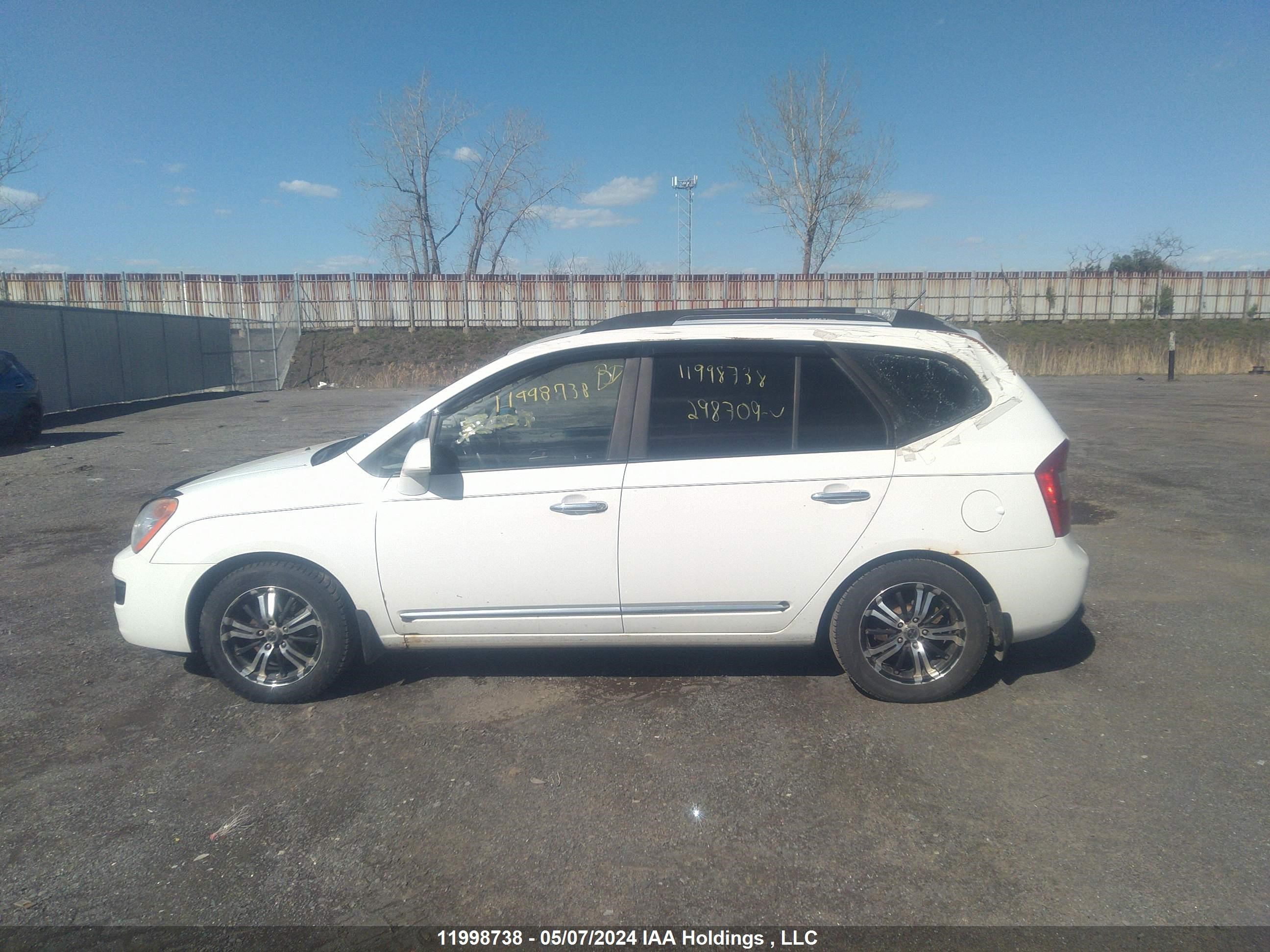 Photo 14 VIN: KNAHH8A83A7298709 - KIA RONDO 