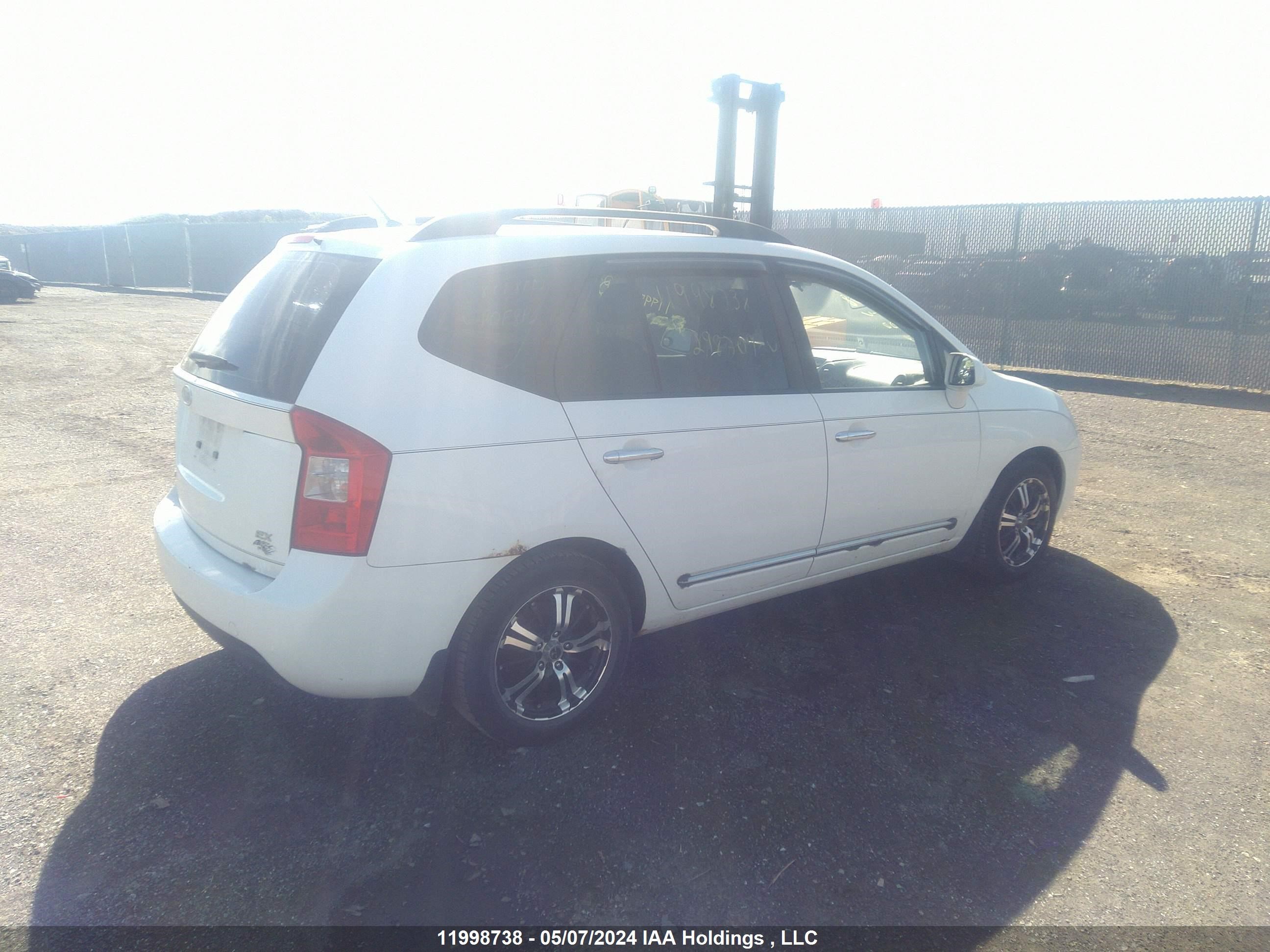 Photo 3 VIN: KNAHH8A83A7298709 - KIA RONDO 