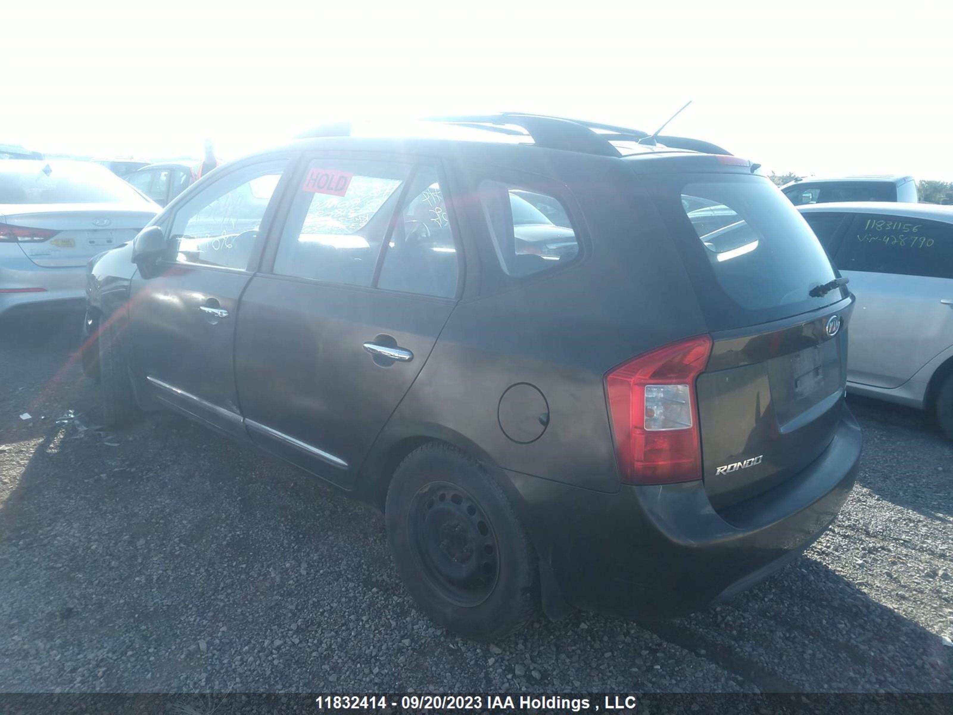 Photo 2 VIN: KNAHH8A8XA7318096 - KIA RONDO 