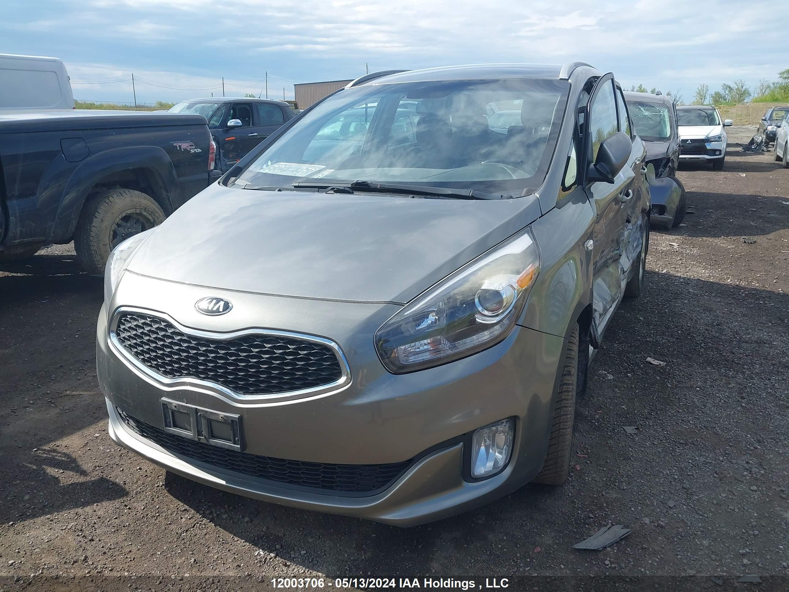 Photo 1 VIN: KNAHT8A33E7072260 - KIA RONDO 