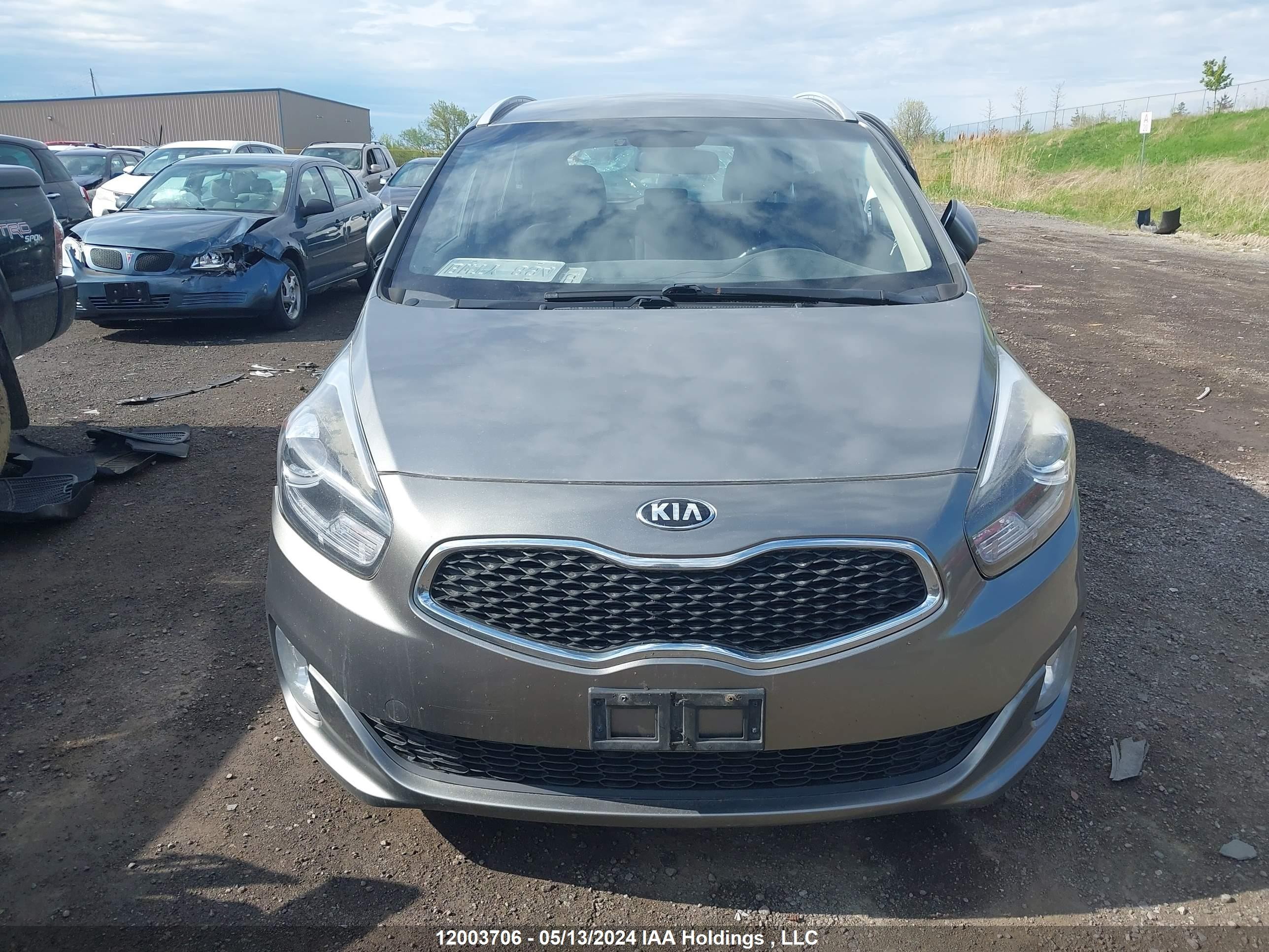 Photo 11 VIN: KNAHT8A33E7072260 - KIA RONDO 