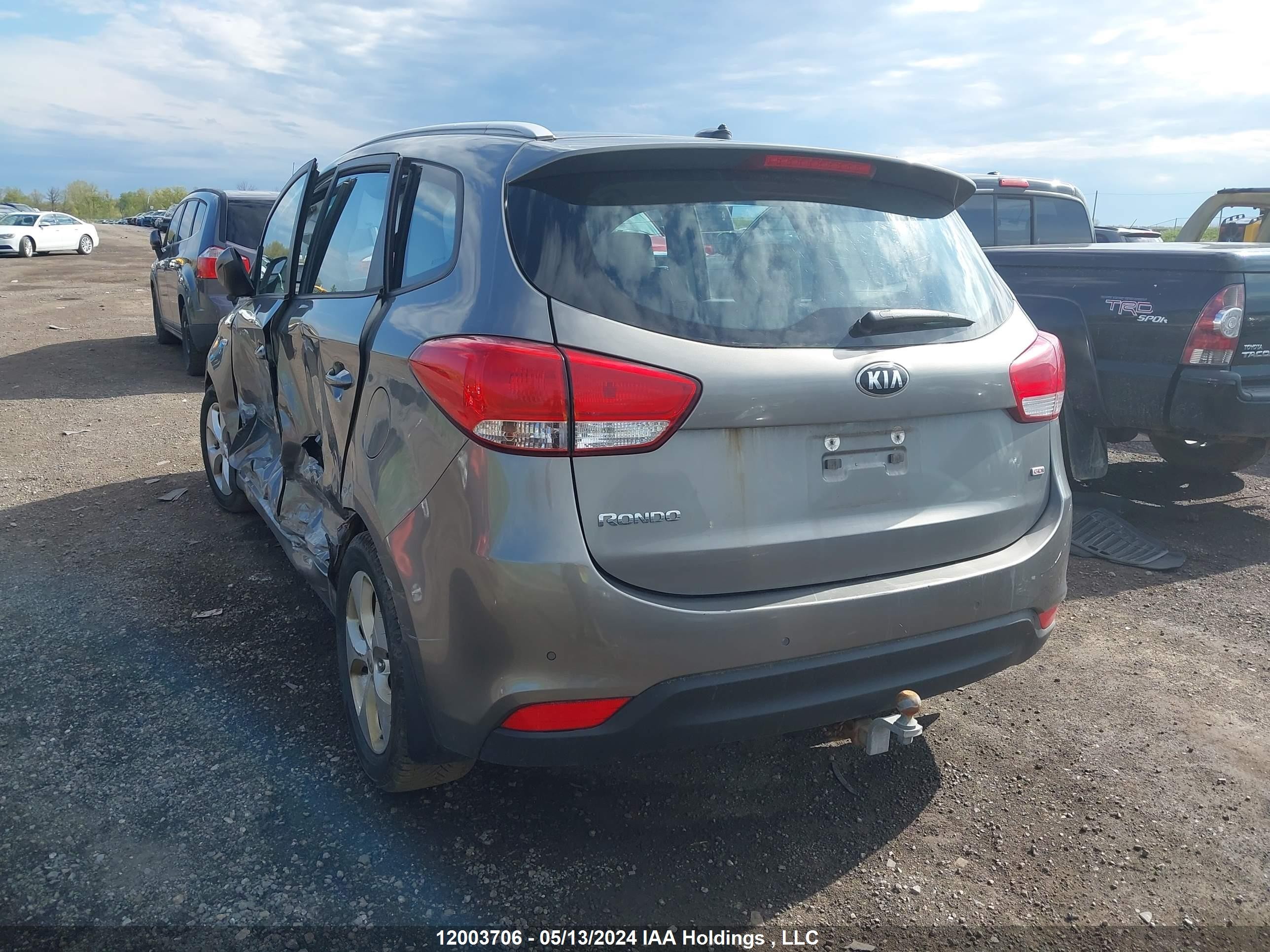 Photo 2 VIN: KNAHT8A33E7072260 - KIA RONDO 