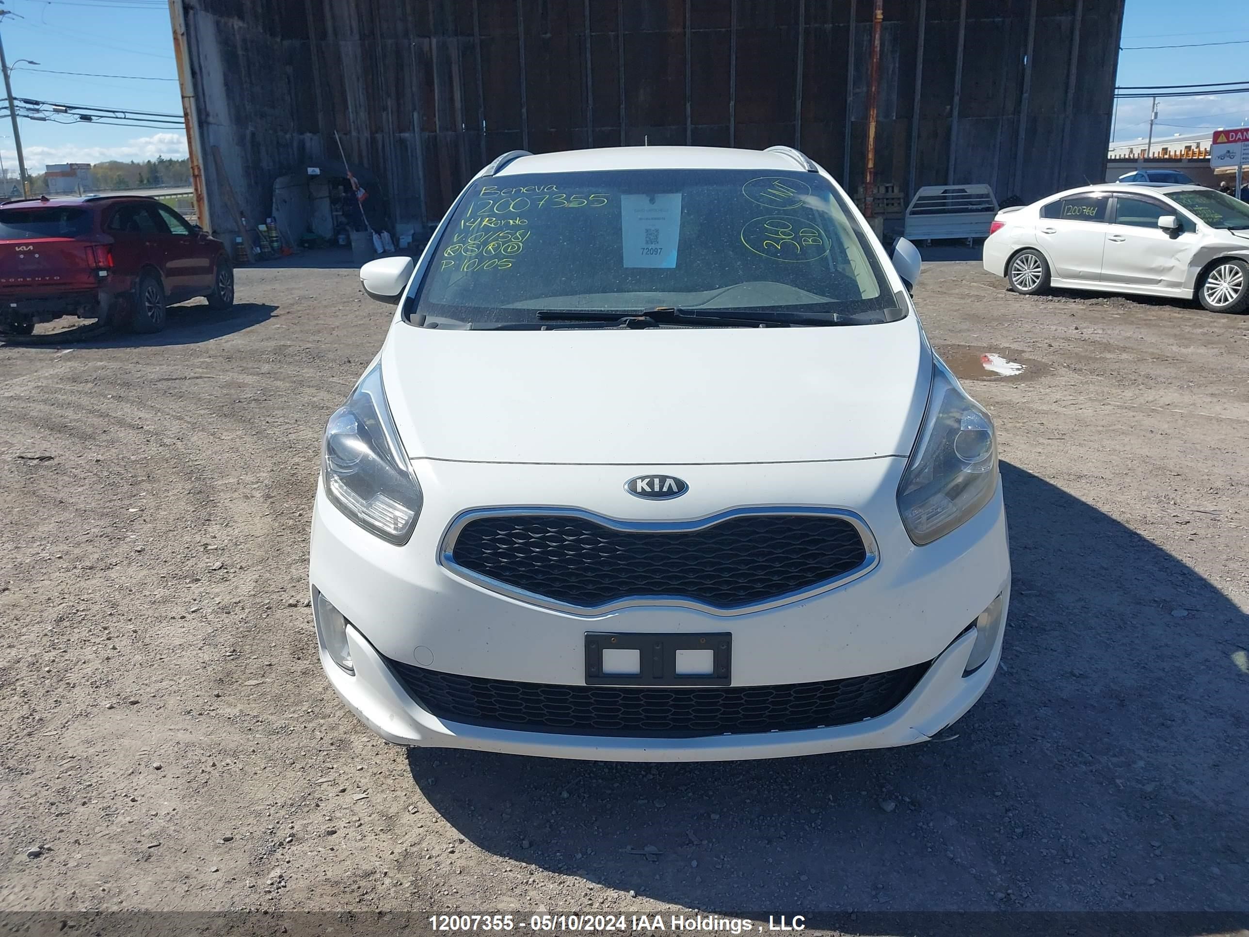 Photo 11 VIN: KNAHT8A34E7011581 - KIA RONDO 