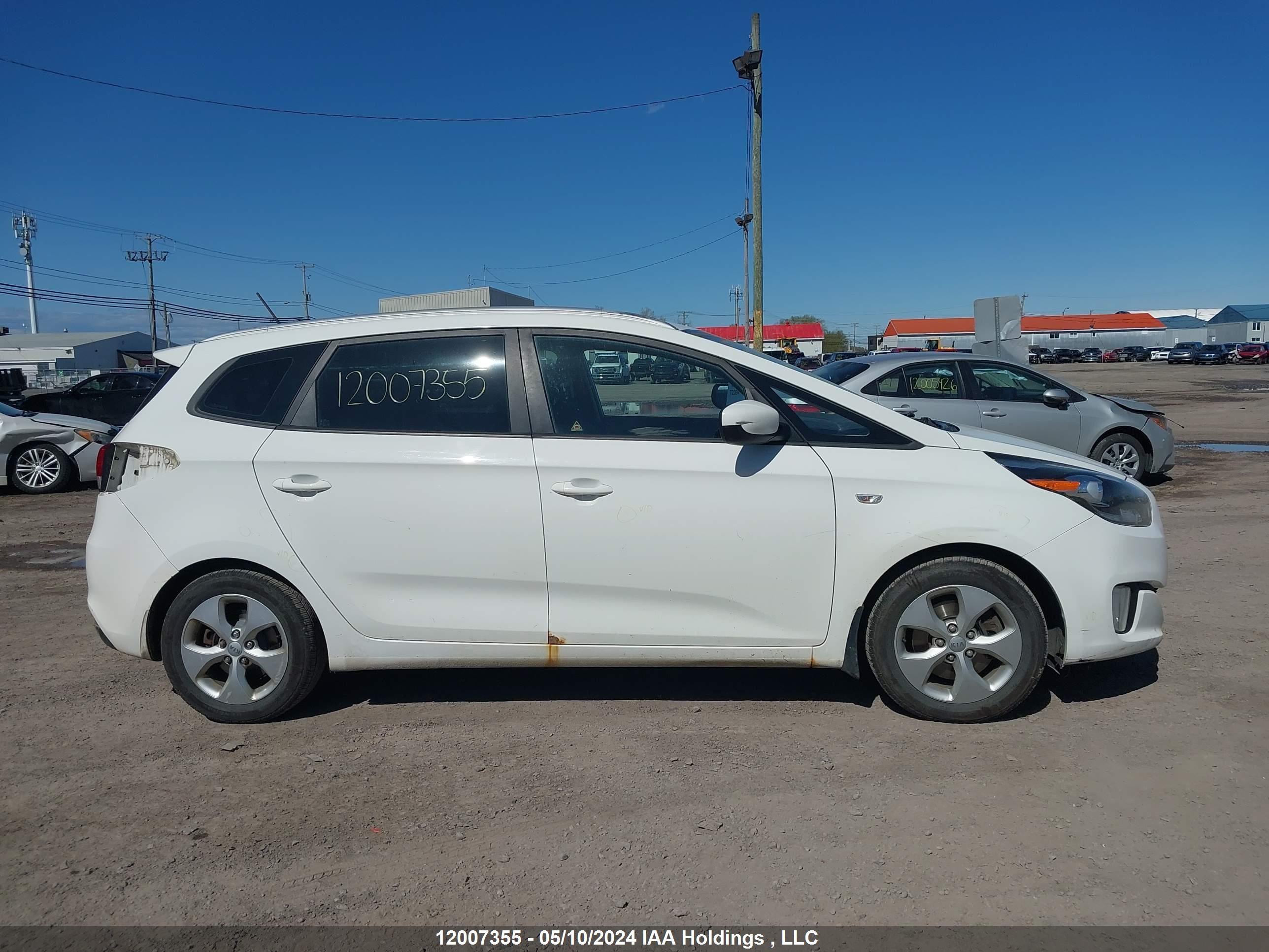 Photo 12 VIN: KNAHT8A34E7011581 - KIA RONDO 