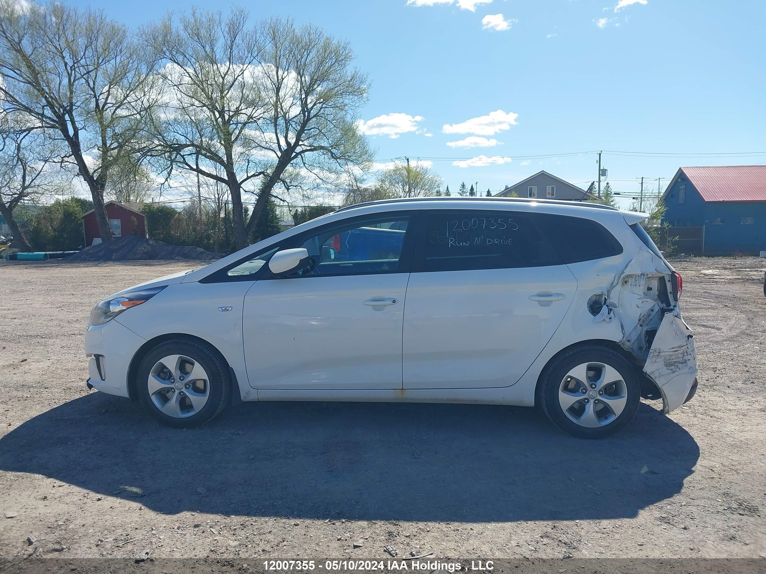 Photo 13 VIN: KNAHT8A34E7011581 - KIA RONDO 