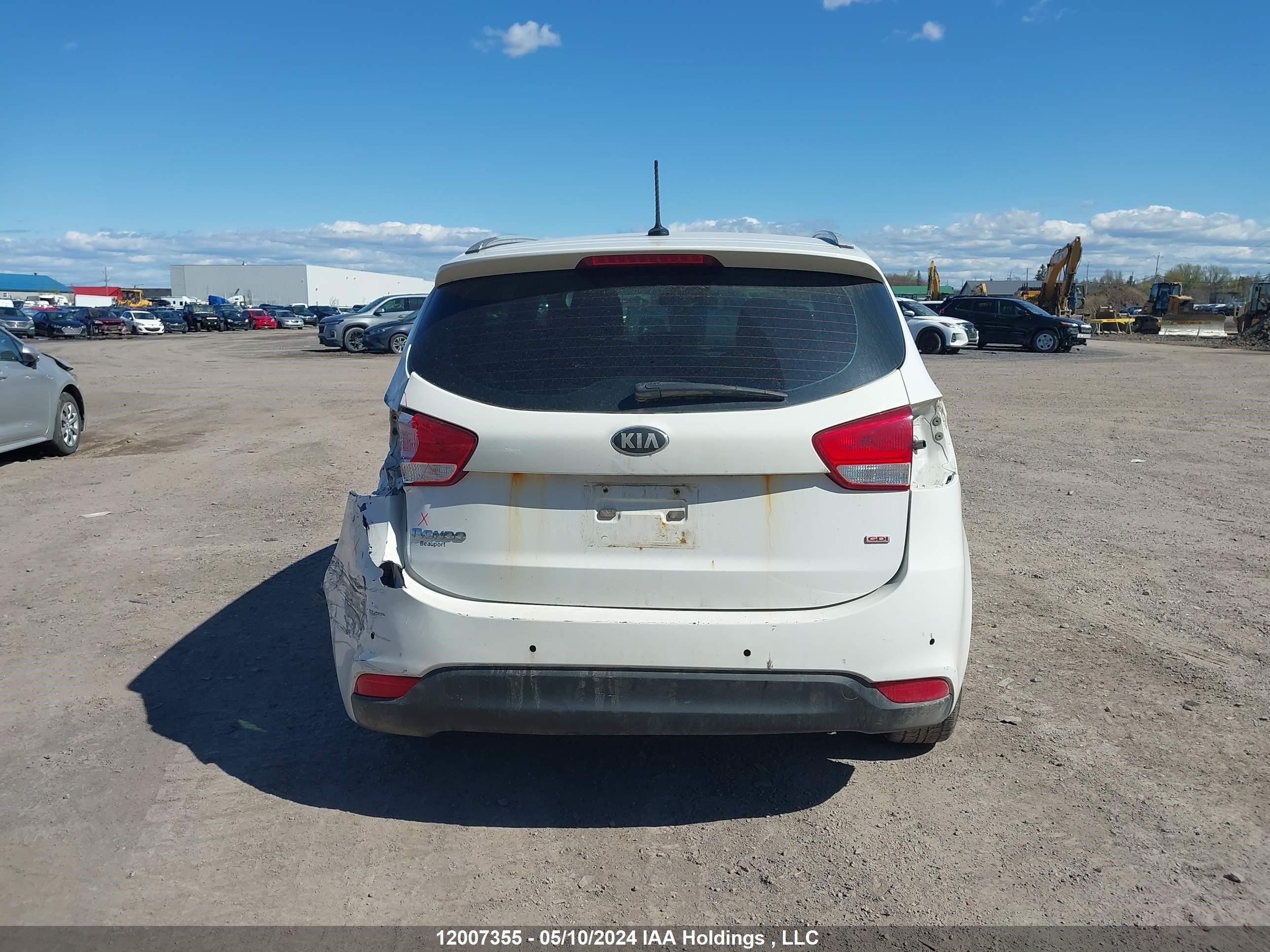 Photo 15 VIN: KNAHT8A34E7011581 - KIA RONDO 