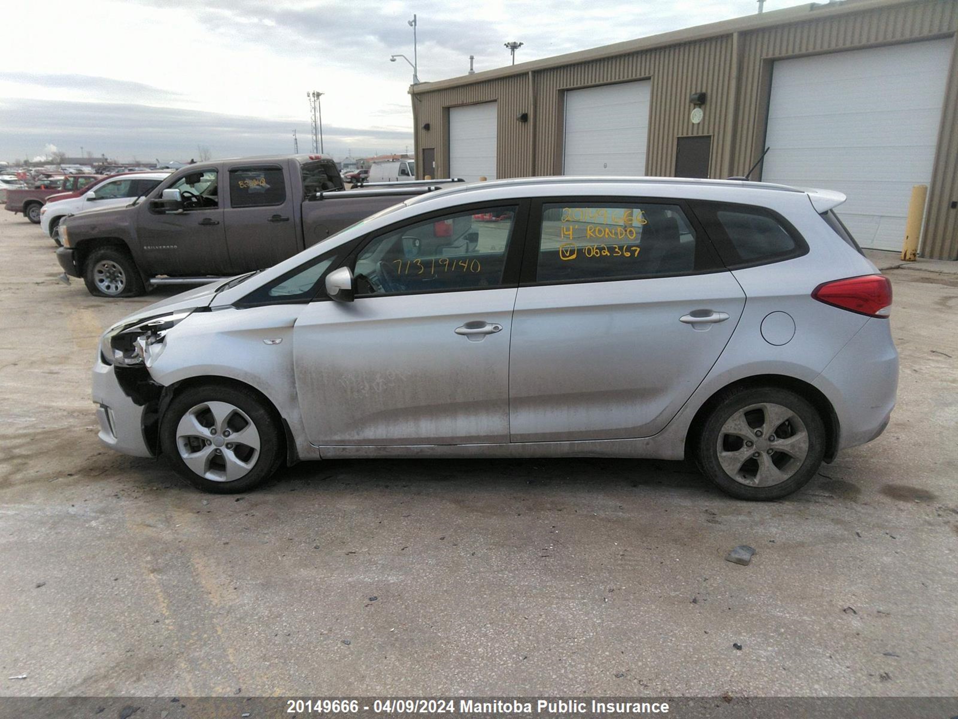 Photo 13 VIN: KNAHT8A34E7062367 - KIA RONDO 