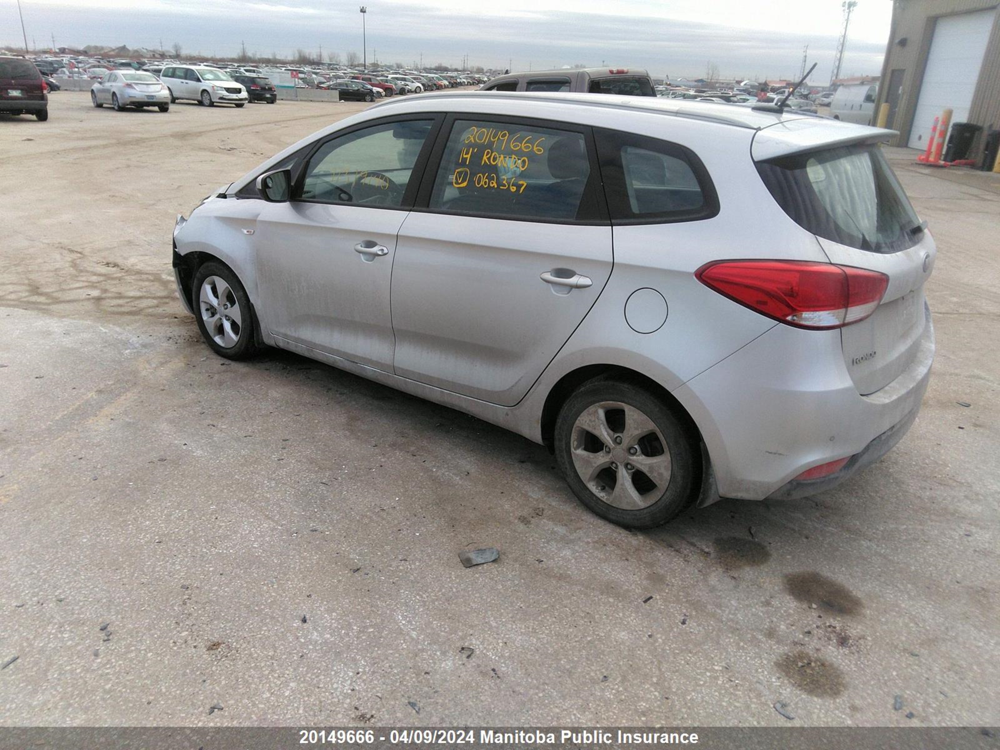 Photo 2 VIN: KNAHT8A34E7062367 - KIA RONDO 