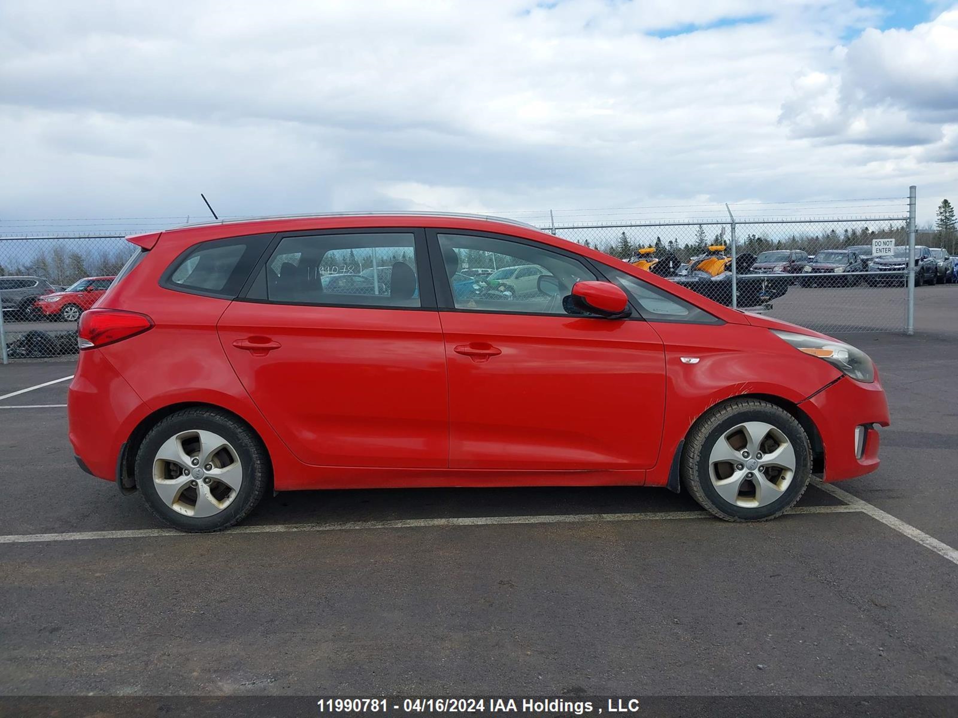 Photo 12 VIN: KNAHT8A37E7041254 - KIA RONDO 