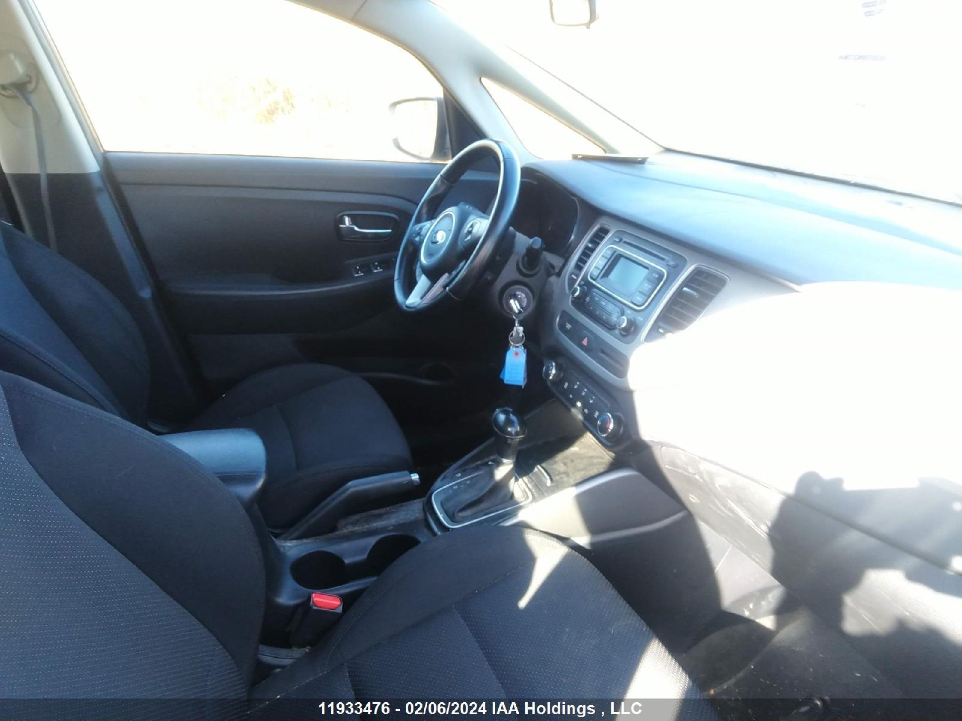 Photo 4 VIN: KNAHT8A37E7059009 - KIA RONDO 