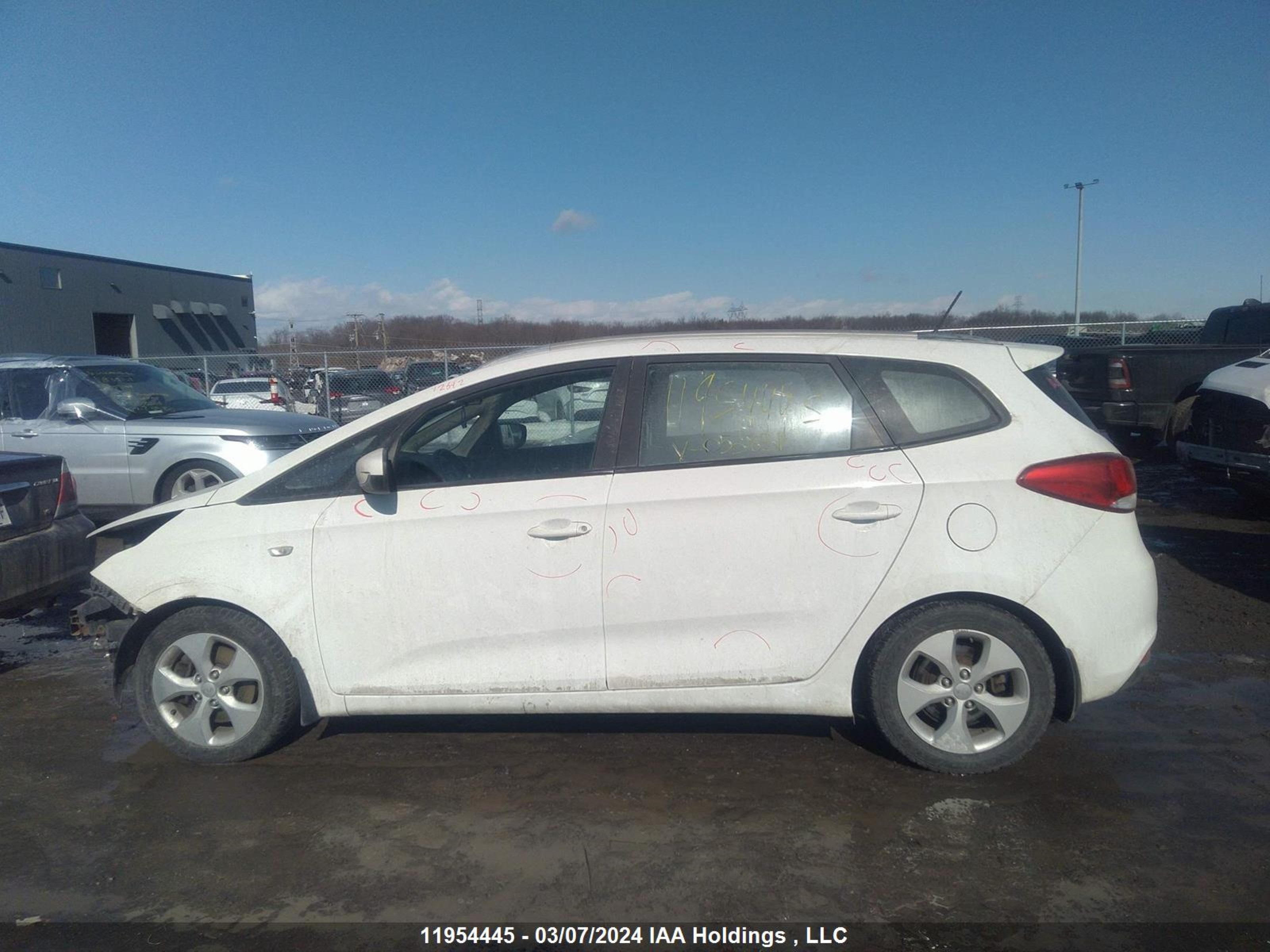 Photo 14 VIN: KNAHT8A38E7053851 - KIA RONDO 