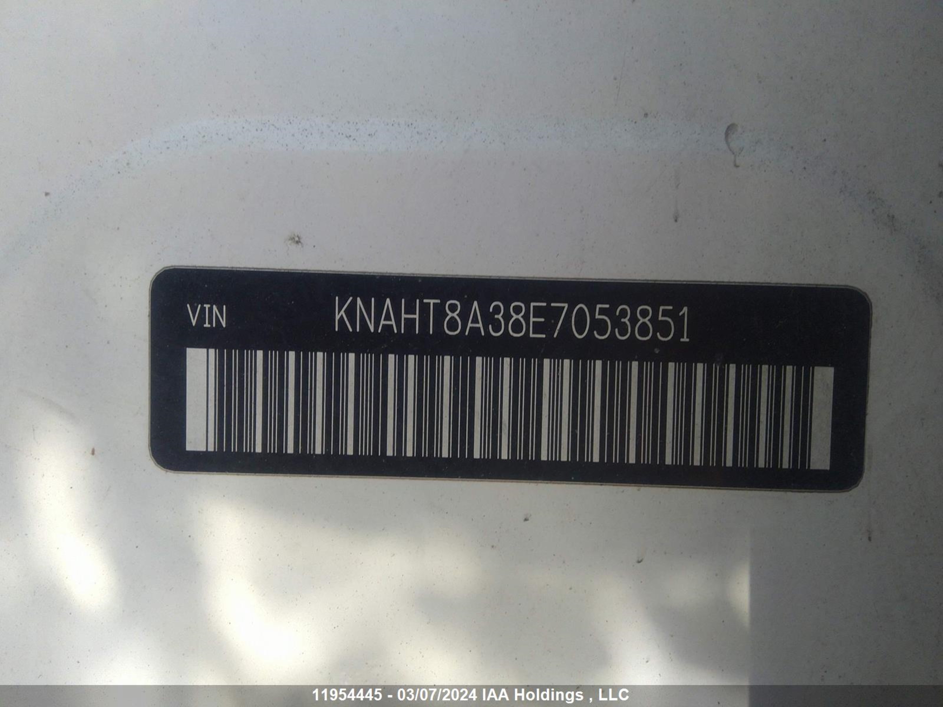 Photo 8 VIN: KNAHT8A38E7053851 - KIA RONDO 