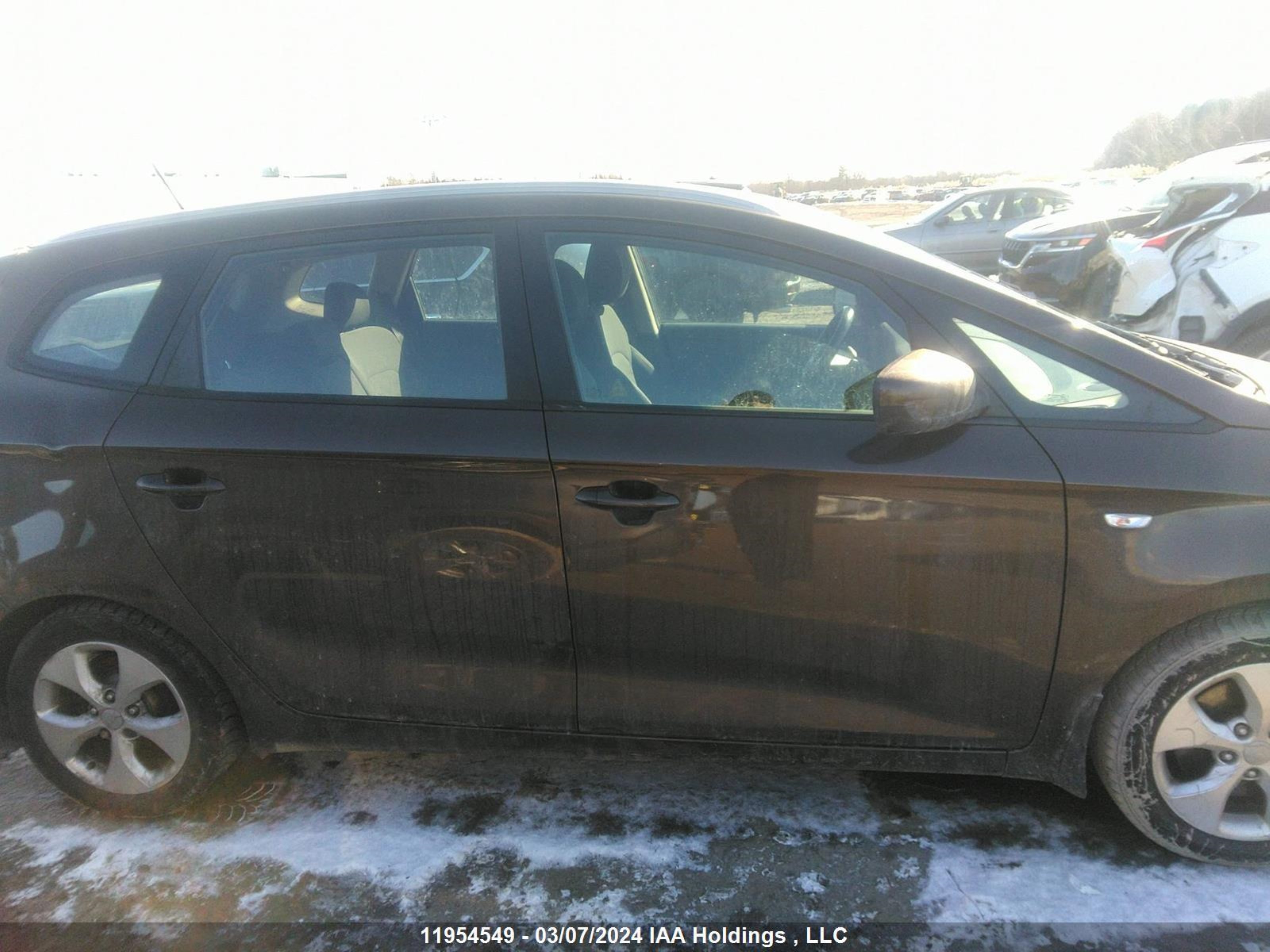 Photo 12 VIN: KNAHT8A38F7088925 - KIA RONDO 