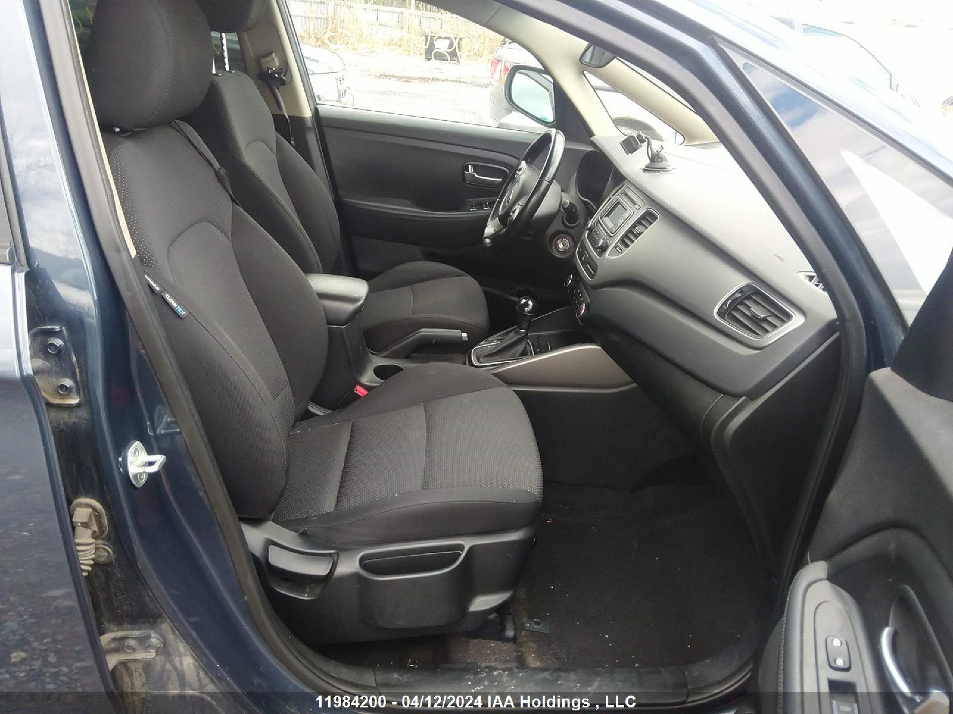 Photo 4 VIN: KNAHT8A38F7099021 - KIA RONDO 