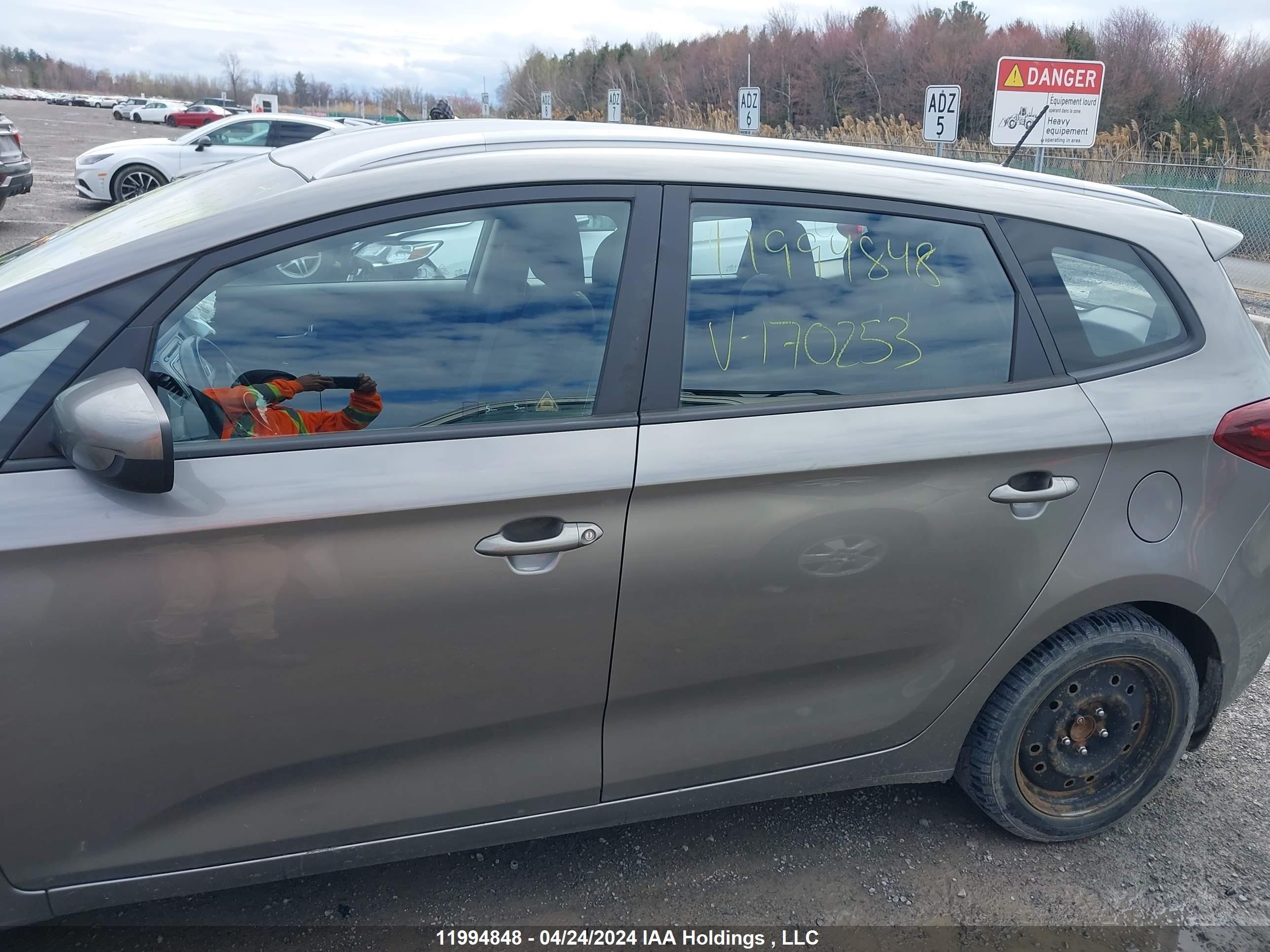 Photo 13 VIN: KNAHT8A38H7170253 - KIA RONDO 