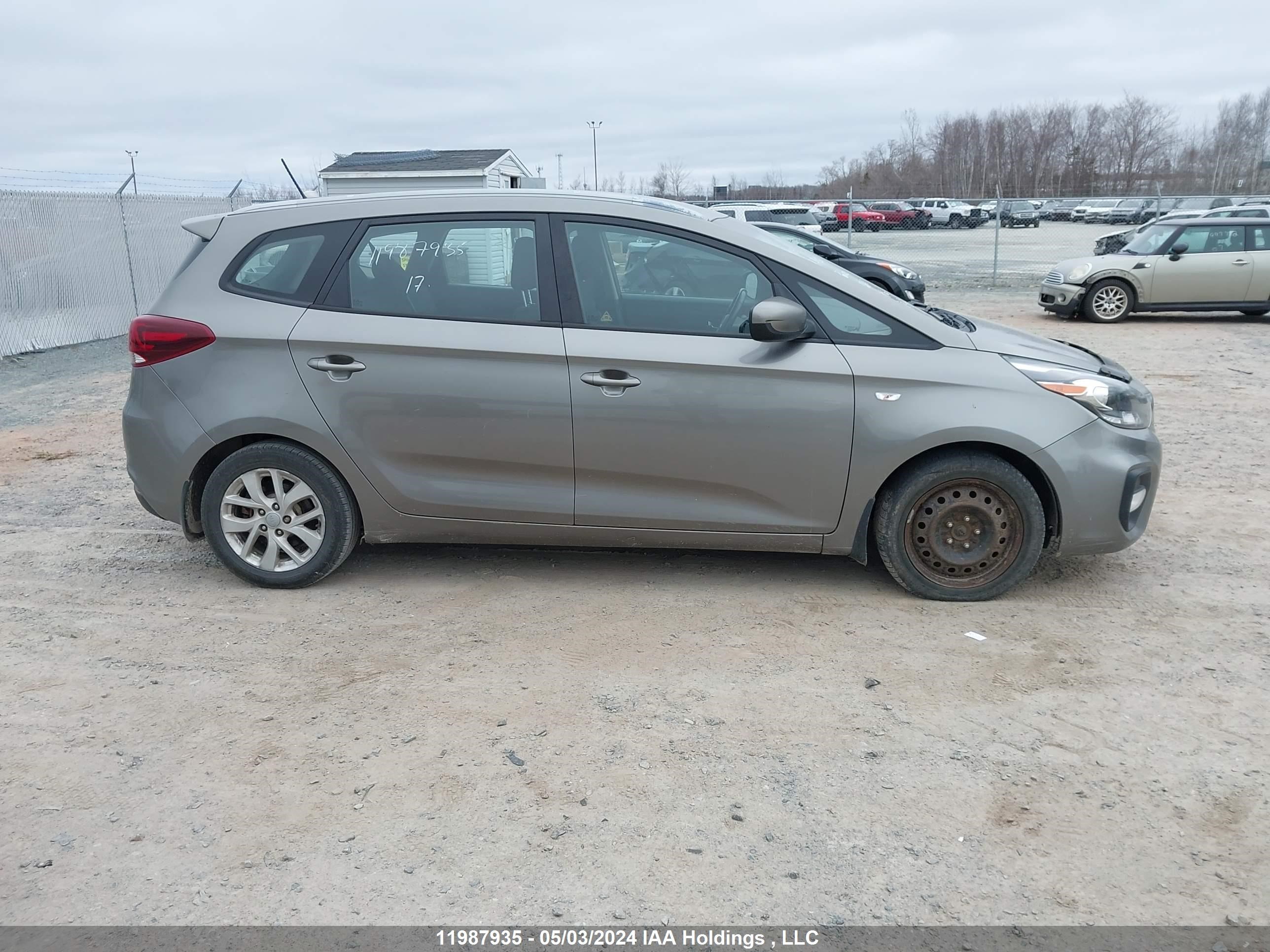 Photo 13 VIN: KNAHT8A38H7174268 - KIA RONDO 