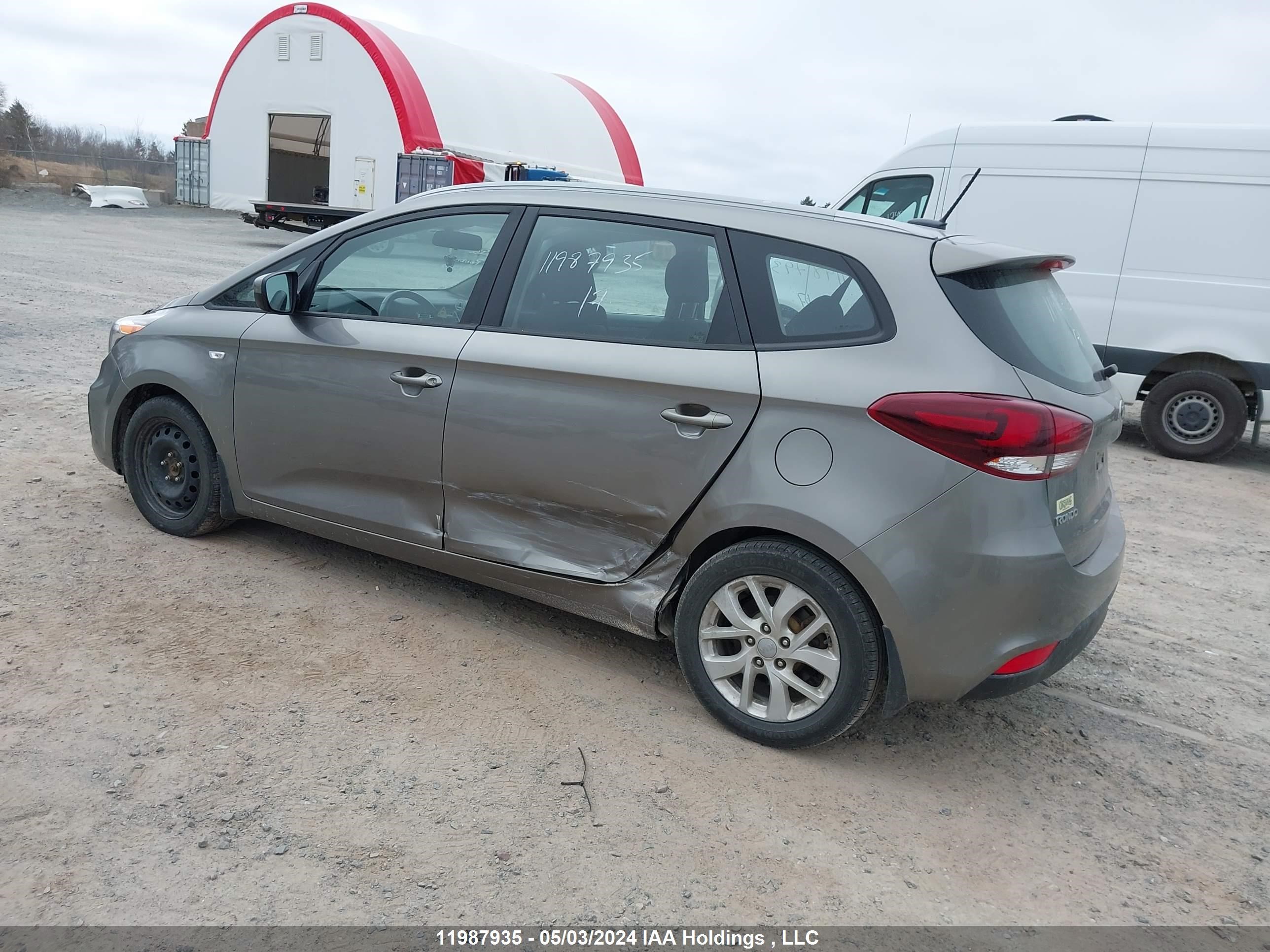 Photo 2 VIN: KNAHT8A38H7174268 - KIA RONDO 