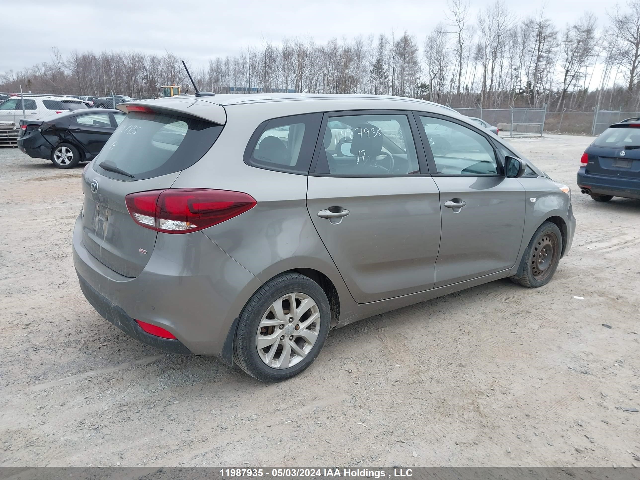 Photo 3 VIN: KNAHT8A38H7174268 - KIA RONDO 