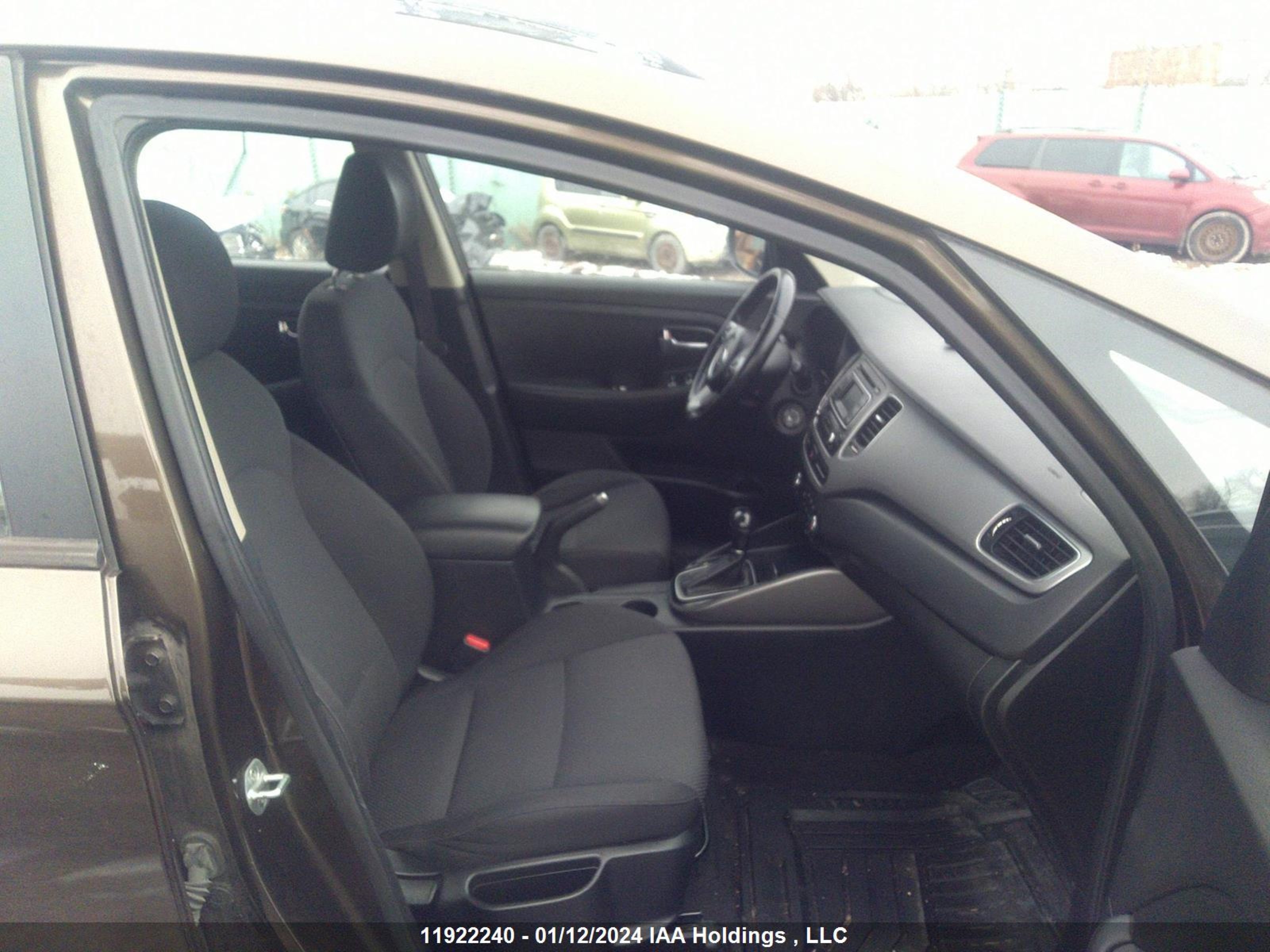 Photo 4 VIN: KNAHT8A39E7052871 - KIA RONDO 