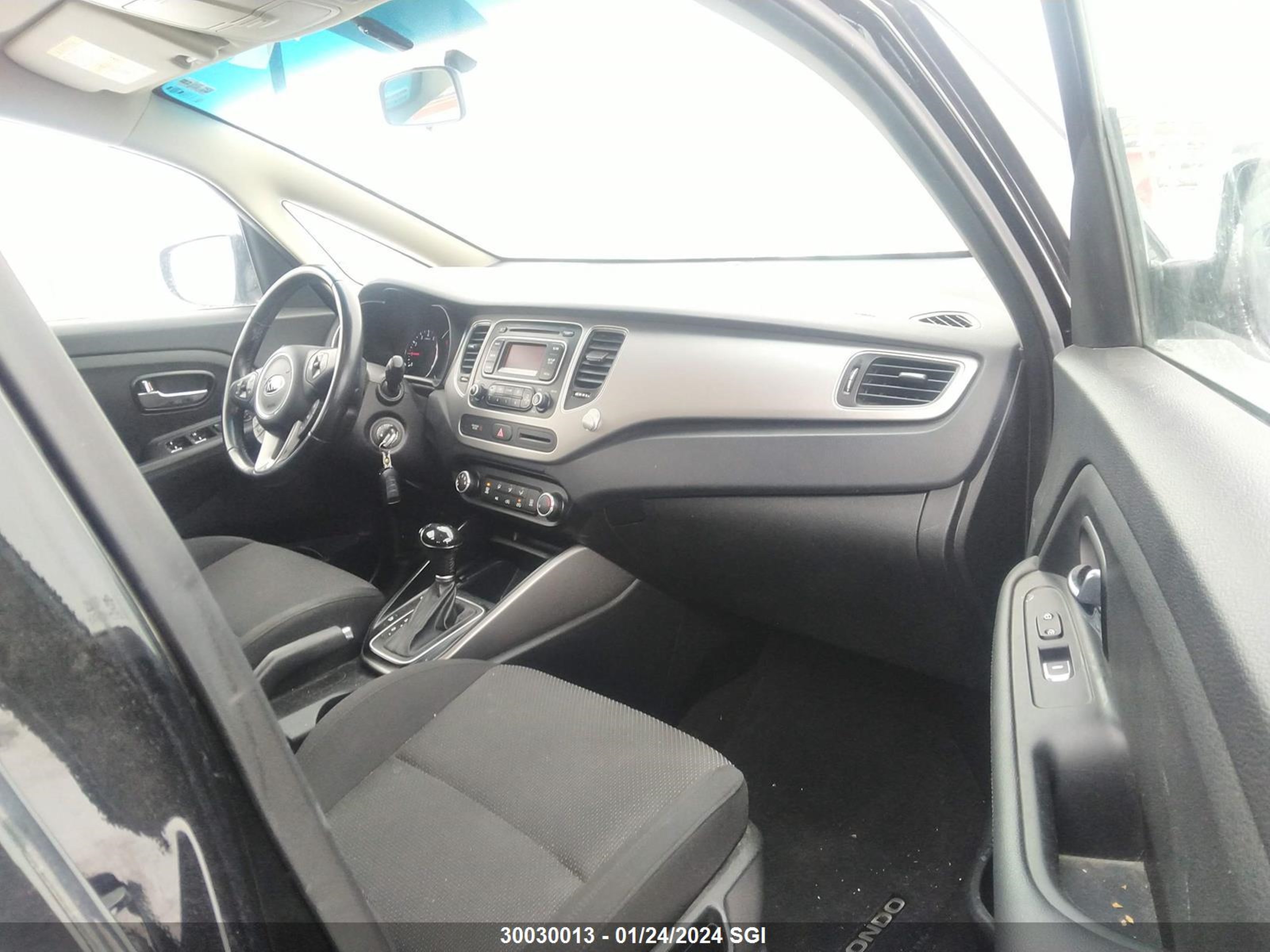 Photo 4 VIN: KNAHT8A39F7093955 - KIA RONDO 