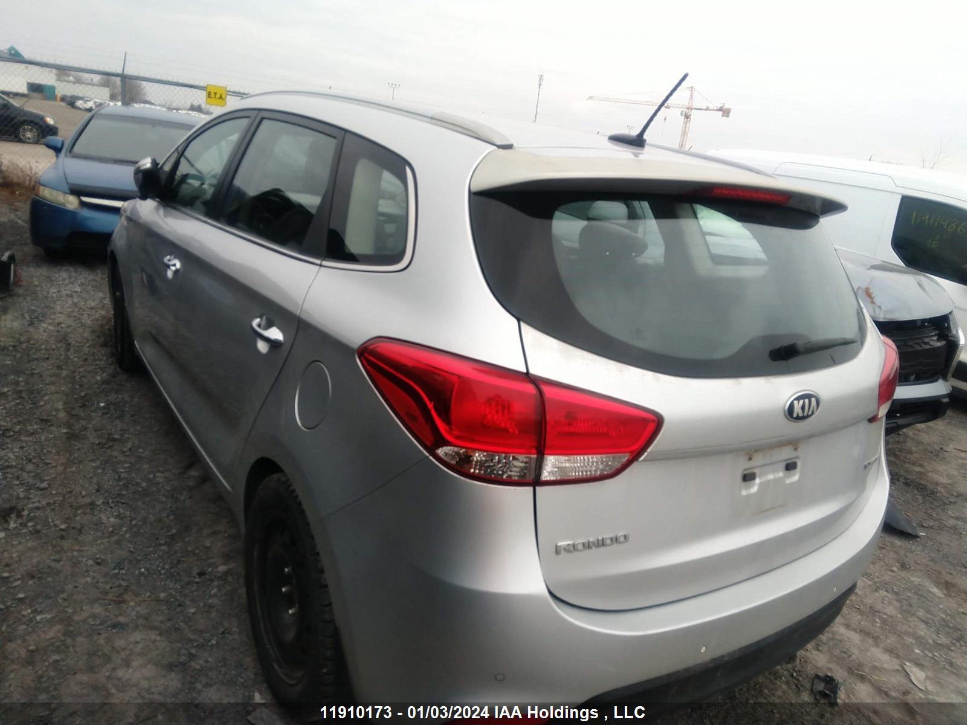 Photo 2 VIN: KNAHU8A30E7008724 - KIA RONDO 