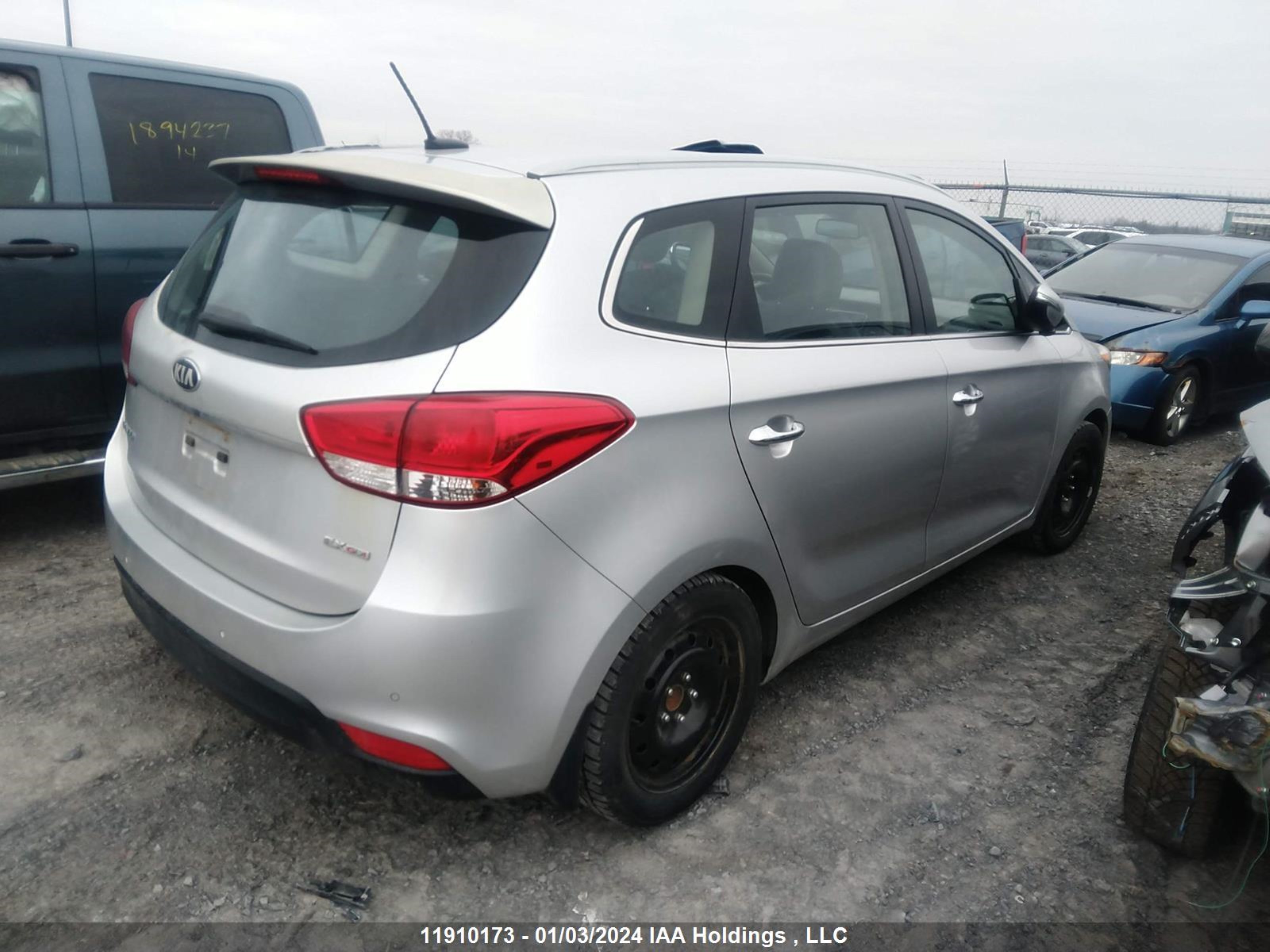 Photo 3 VIN: KNAHU8A30E7008724 - KIA RONDO 